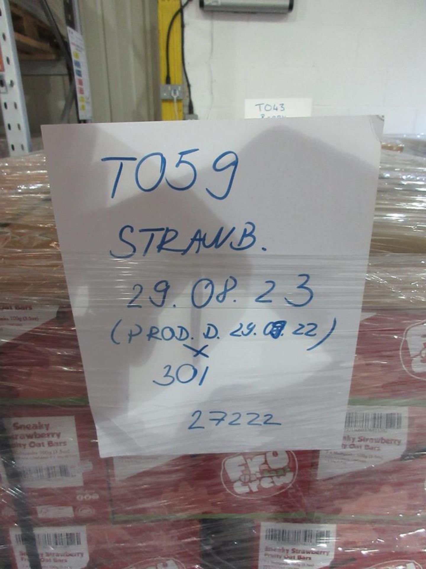 Pallet of 301 boxes x 35 x 20g Fru Crew Sneaky Strawberry fruit oat bars - expiry August 2023 - Image 2 of 2