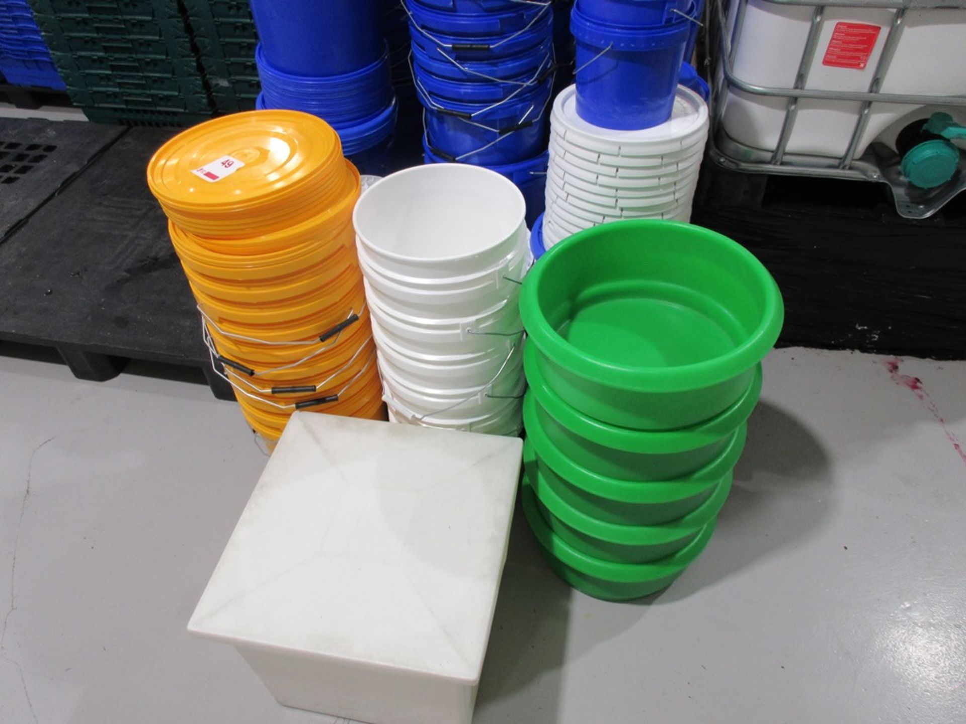 Large quantity of various plastic tubs, as lotted - Image 3 of 3