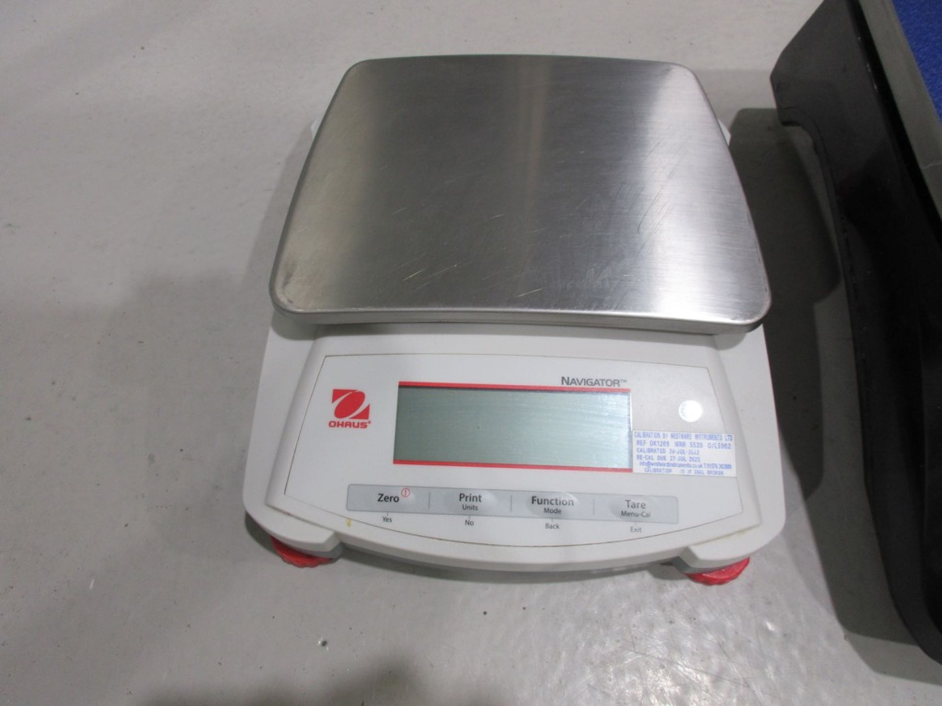 GRAM S2-15000 electronic bench top weighing scales, serial no. 0000366499 and OHAUS NV221 electronic - Image 3 of 3