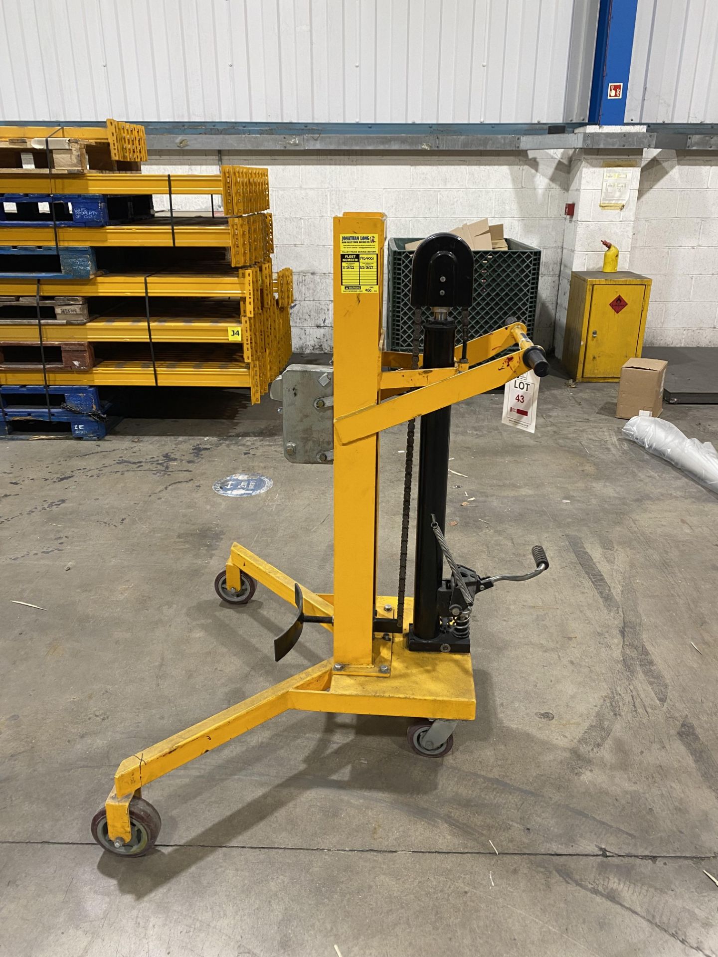 Warrior hydraulic mobile lifter, model DTF450B, capacity 450kg (Please note: This lot has no