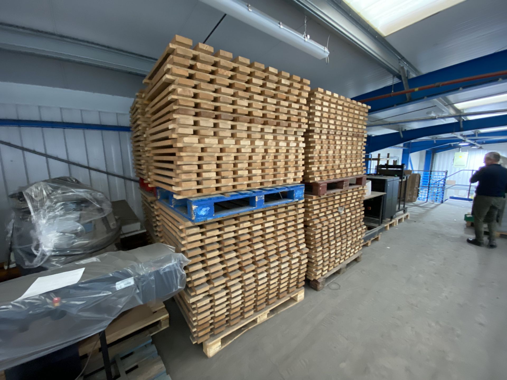 Quantity of dismantled adjustable boltless pallet racking, circa 140 cross beams in 34 uprights, - Image 7 of 8