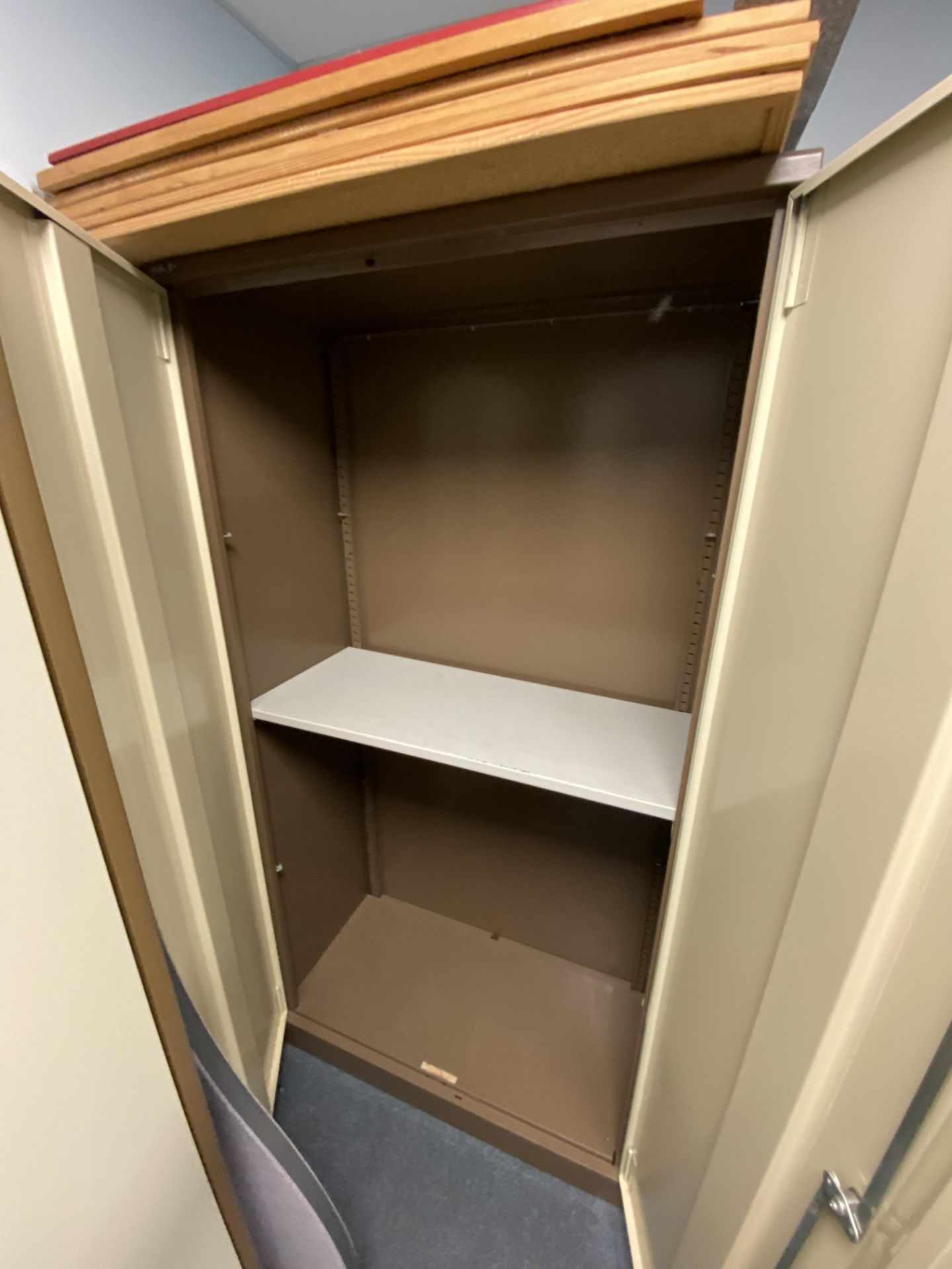 Three metal, 2-door storage cabinets (2 - with keys, 1 - no key) - Image 6 of 6