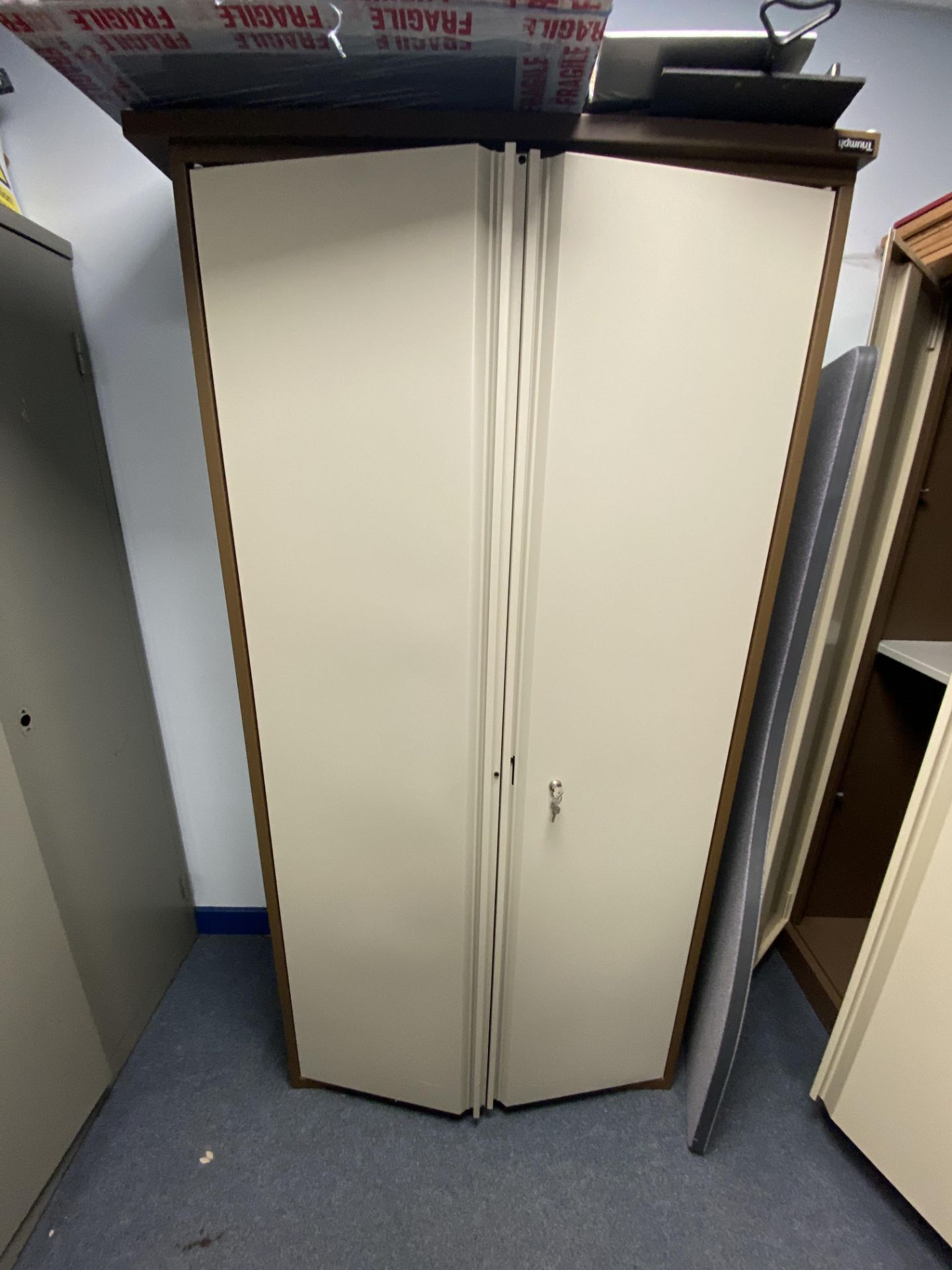 Three metal, 2-door storage cabinets (2 - with keys, 1 - no key) - Image 3 of 6