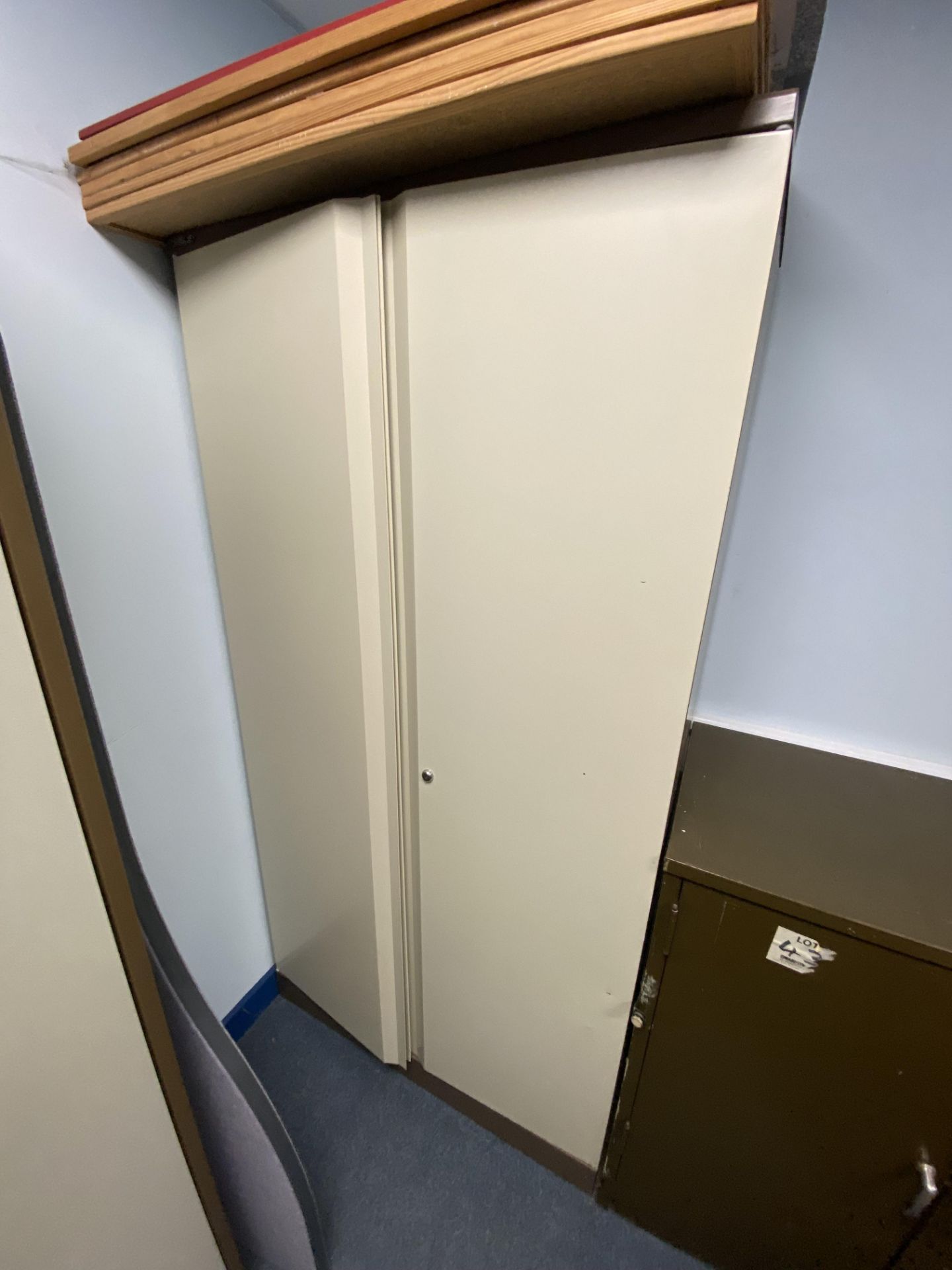 Three metal, 2-door storage cabinets (2 - with keys, 1 - no key) - Image 5 of 6