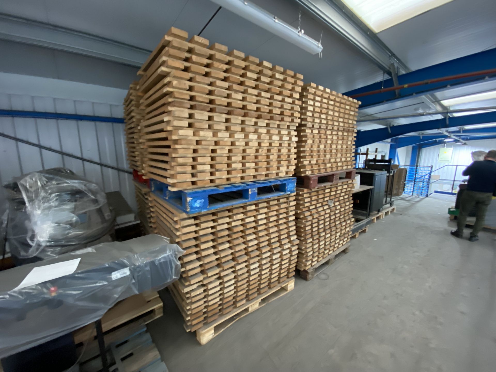 Quantity of dismantled adjustable boltless pallet racking, circa 140 cross beams in 34 uprights, - Image 6 of 8
