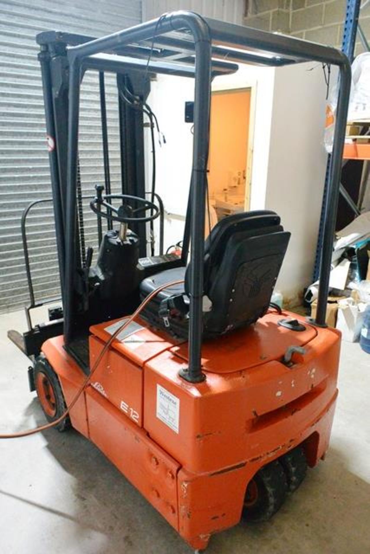 Lansing Linde E12-02 triple wheel, battery operated ride on forklift truck, side shift, serial no. - Image 4 of 7