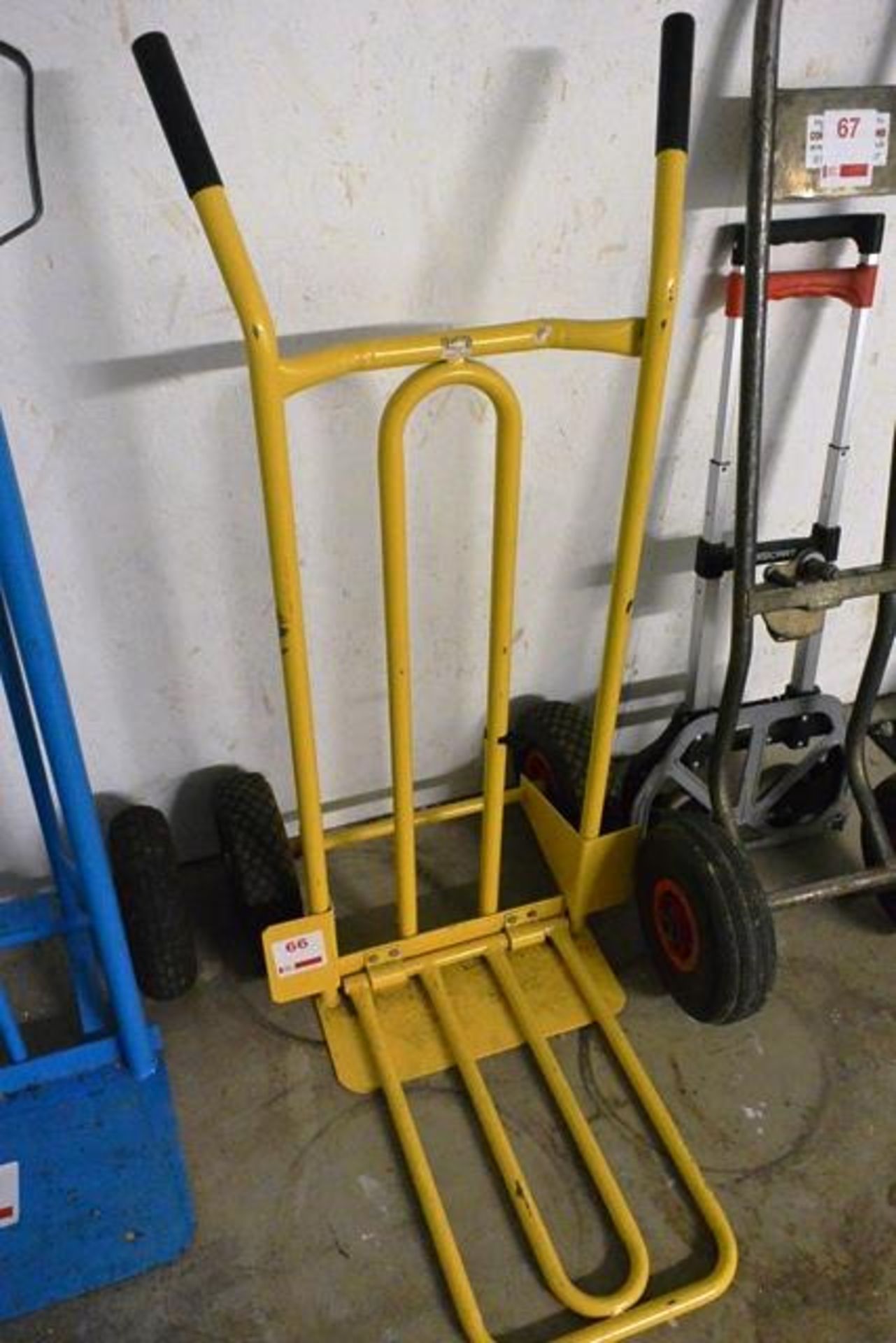 Unbranded sack truck. This Lot is Located: Black Tor Brewery, Units 5 & 6, Gidleys Meadow, Christow,