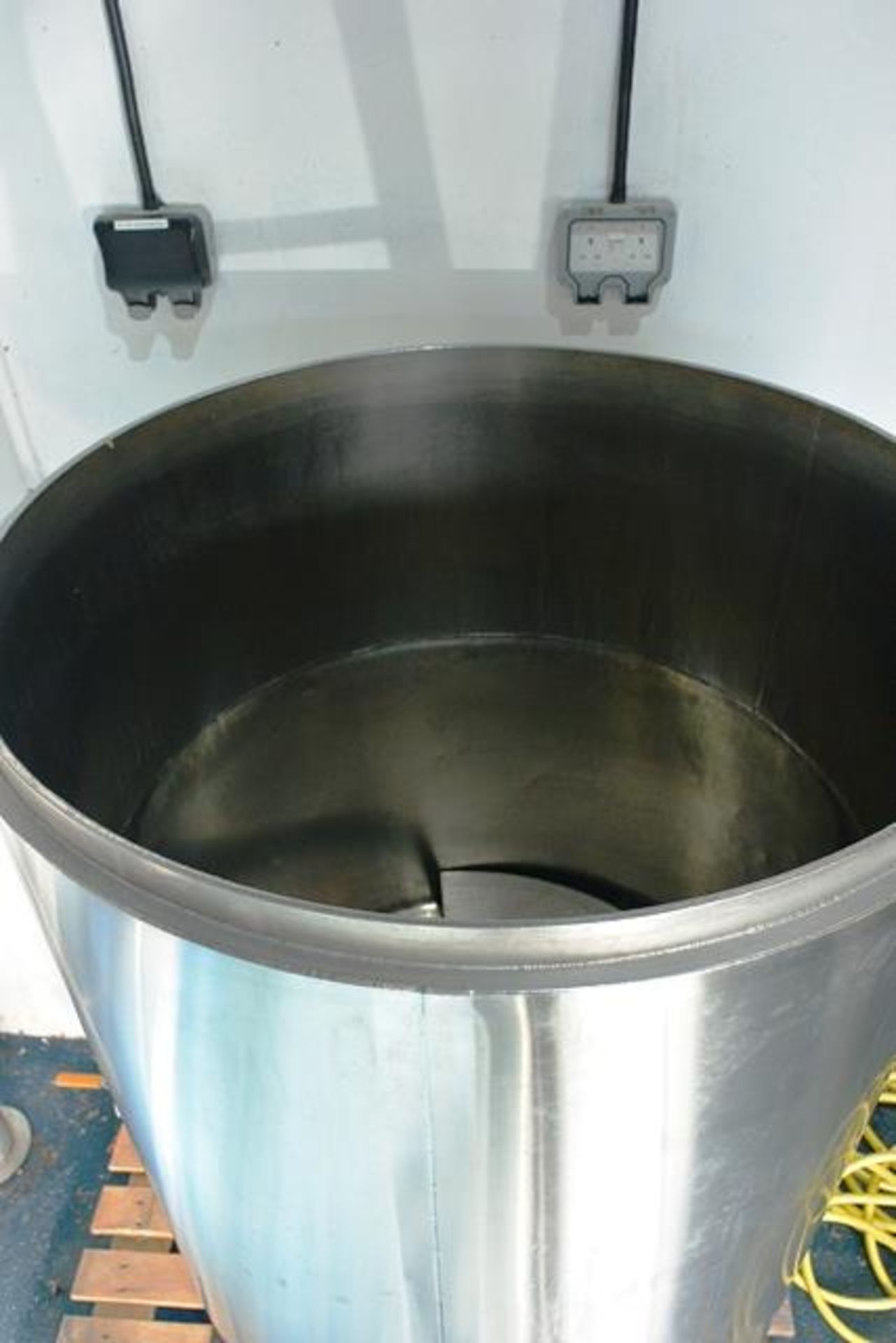 Stainless steel insulated mash tun vessel, on legs, 1000mm dia x 1100mm high (Please note: A work - Image 2 of 3