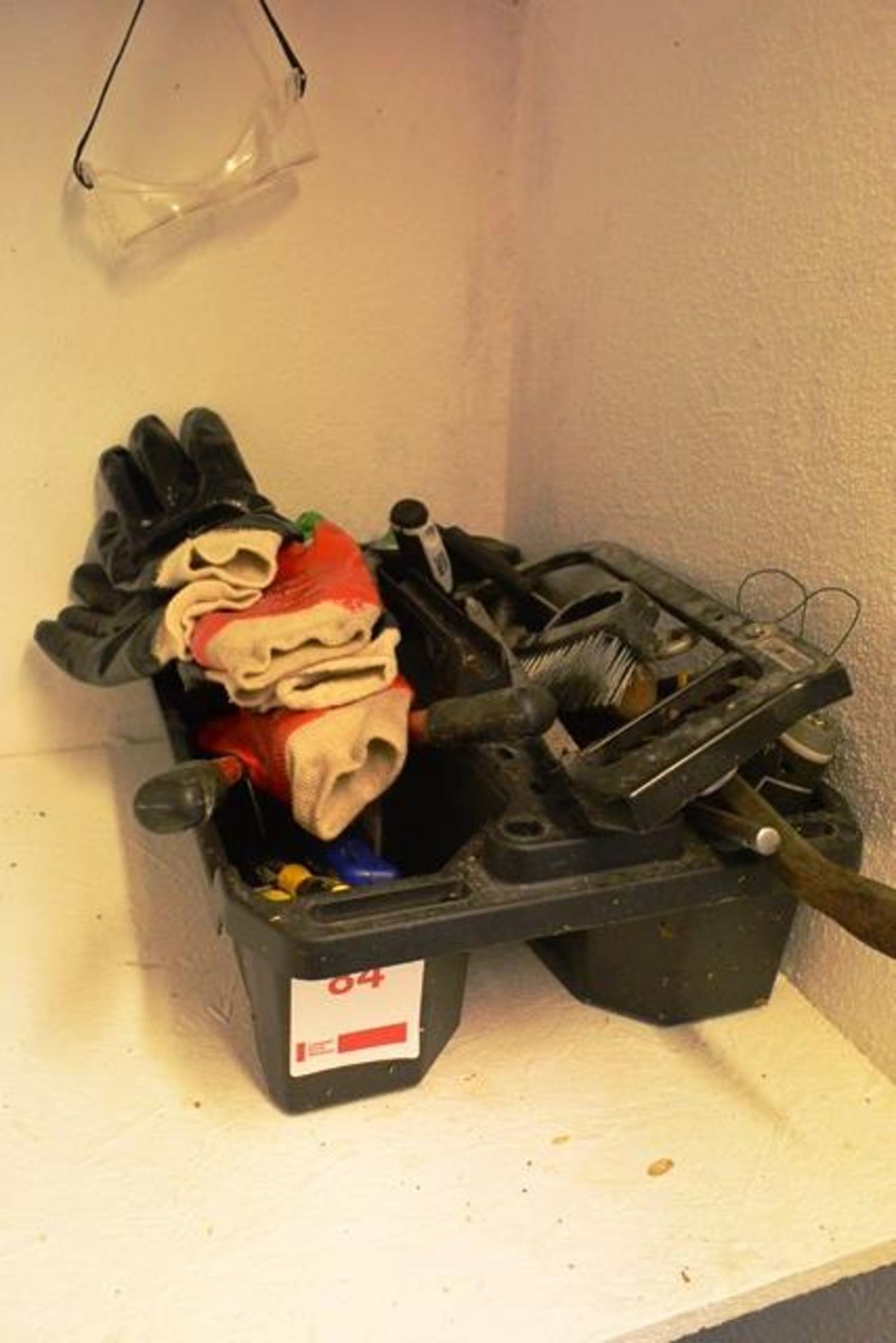 Assorted hand tools. This Lot is Located: Black Tor Brewery, Units 5 & 6, Gidleys Meadow,