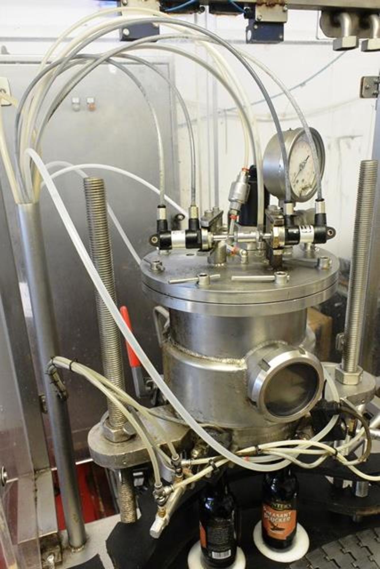Stainless steel twin bottle carousel filling machine, capacity circa 300 bottles/hr, with perspex - Image 5 of 9