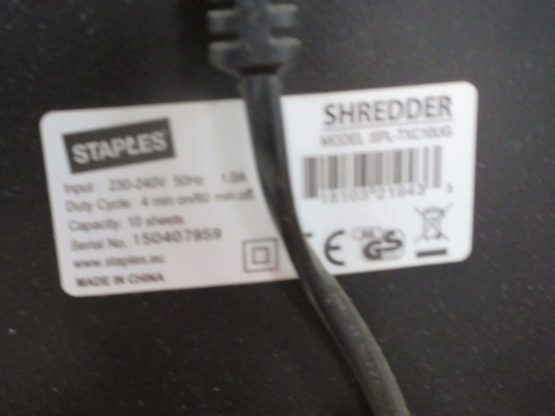 Staples paper shredder - Image 2 of 3