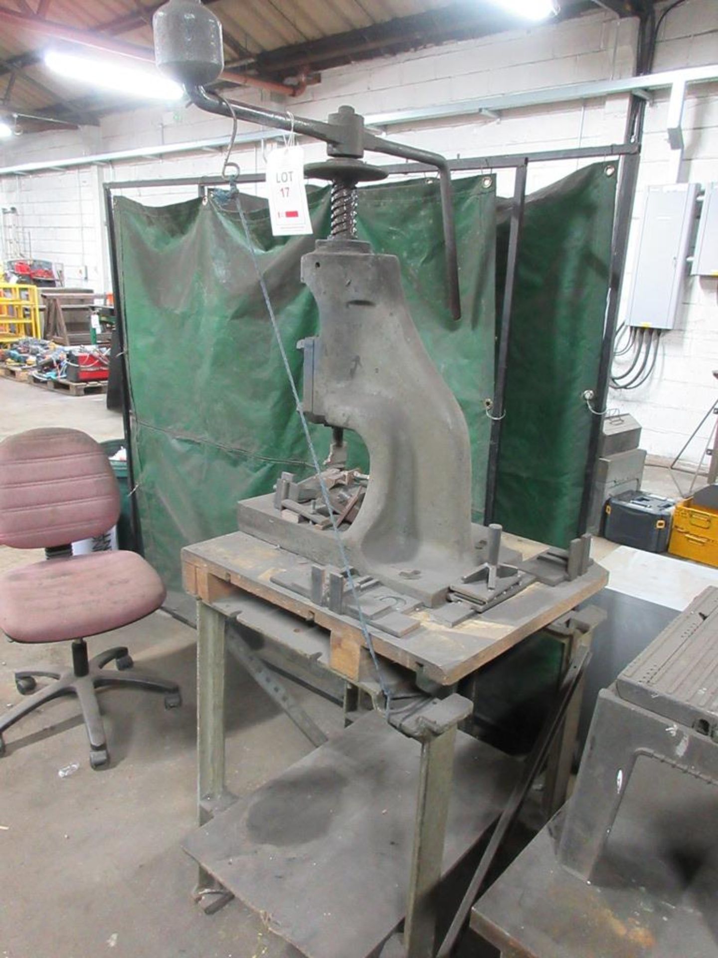 Nutool hand screw flypress on stand - Image 3 of 4