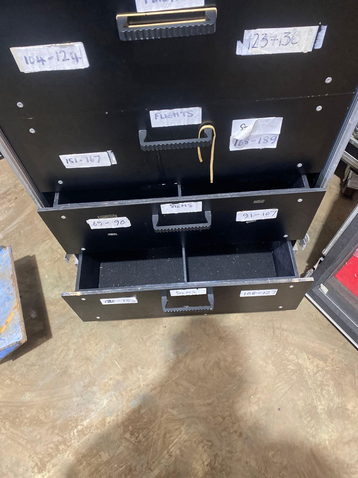 Purpose-built mobile point of sale flight case and contents to include a large quantity of various - Bild 5 aus 11