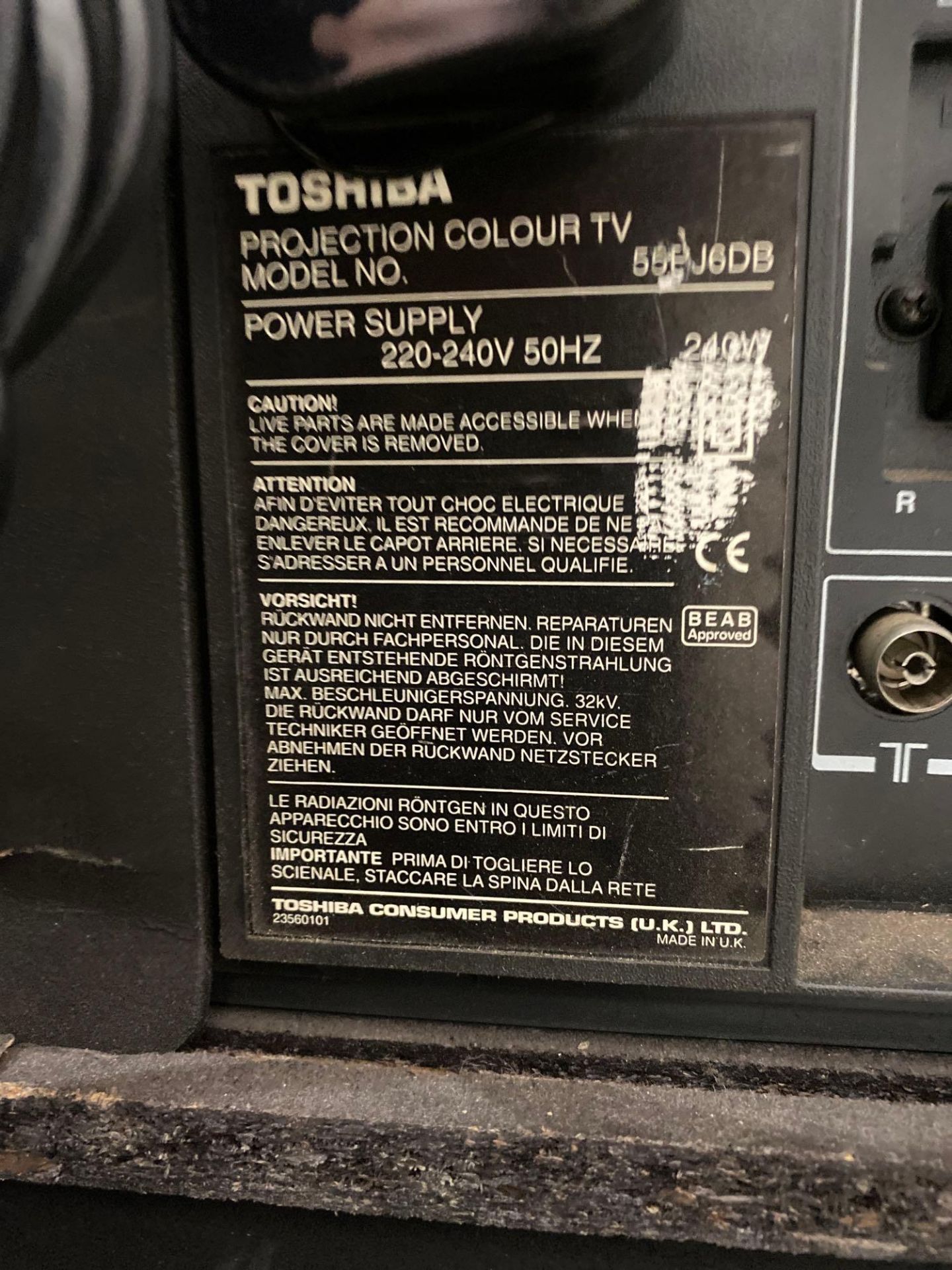 Toshiba projection colour TV model 55PJ6DB complete with mobile flight case (Located Milton Keynes) - Image 5 of 8