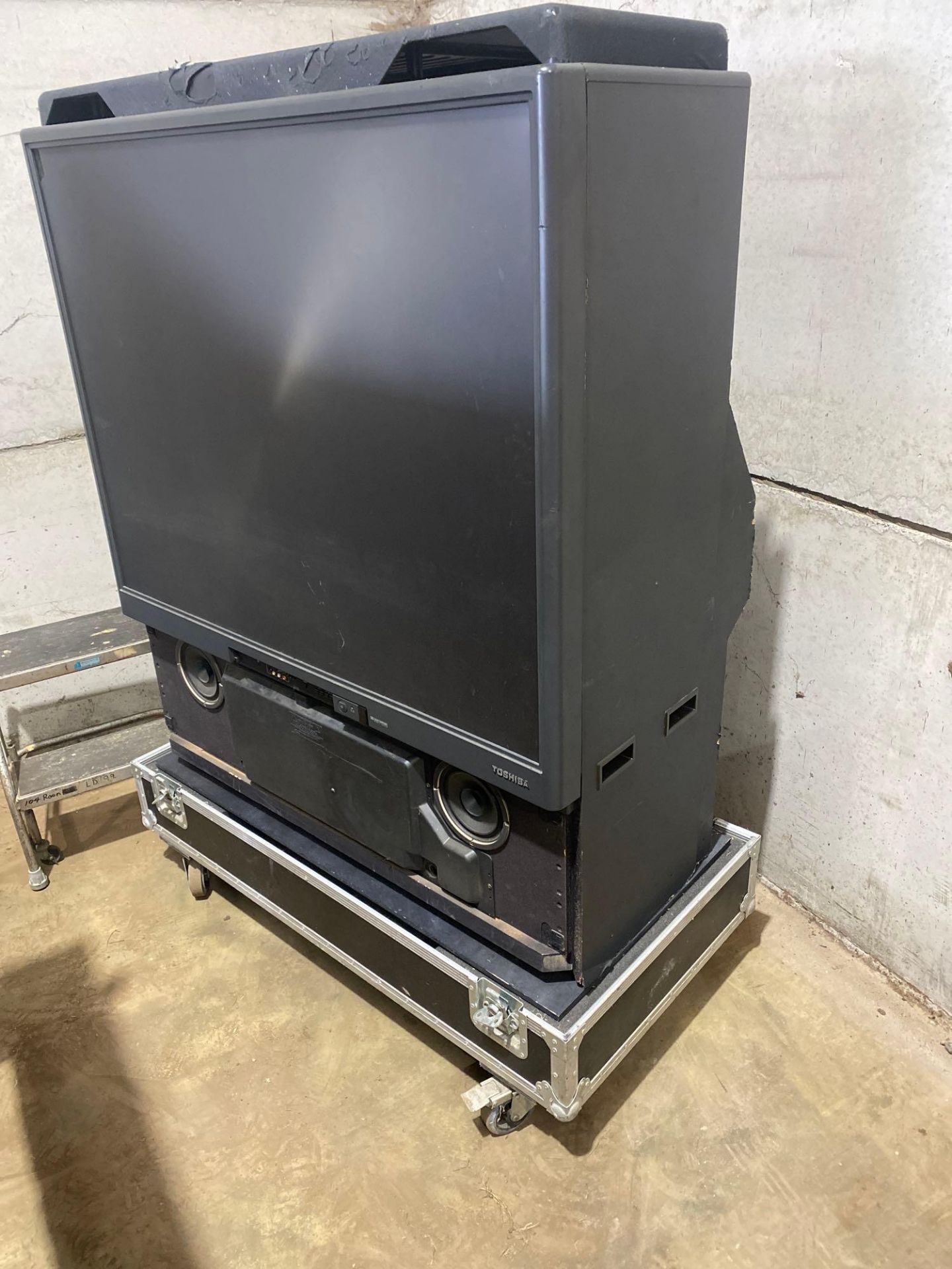 Toshiba projection colour TV model 55PJ6DB complete with mobile flight case (Located Milton Keynes)