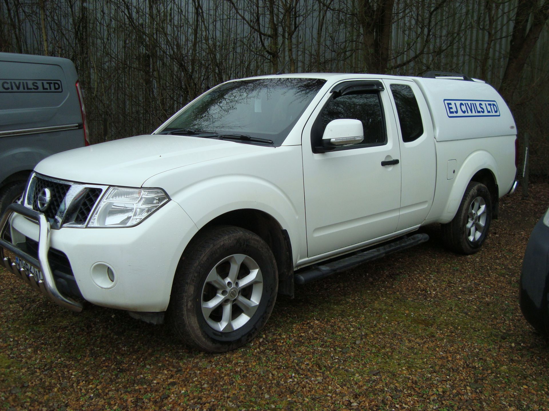 Nissan Navara Acenta 2.5 DCI diesel pick up truck - Image 4 of 10