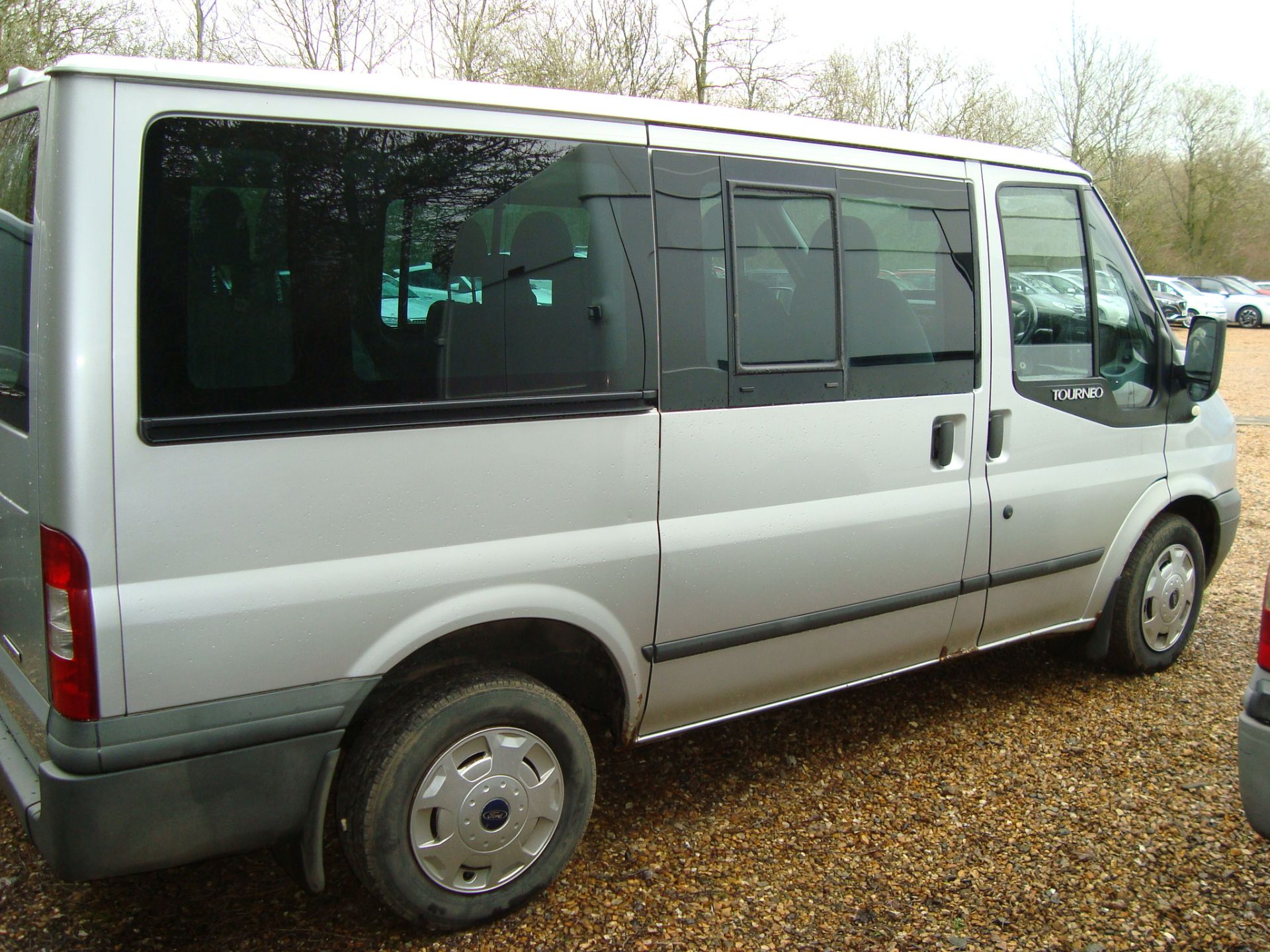 Ford Transit 125 T280 Trend 2.2 diesel nine seat minibus - Image 7 of 11