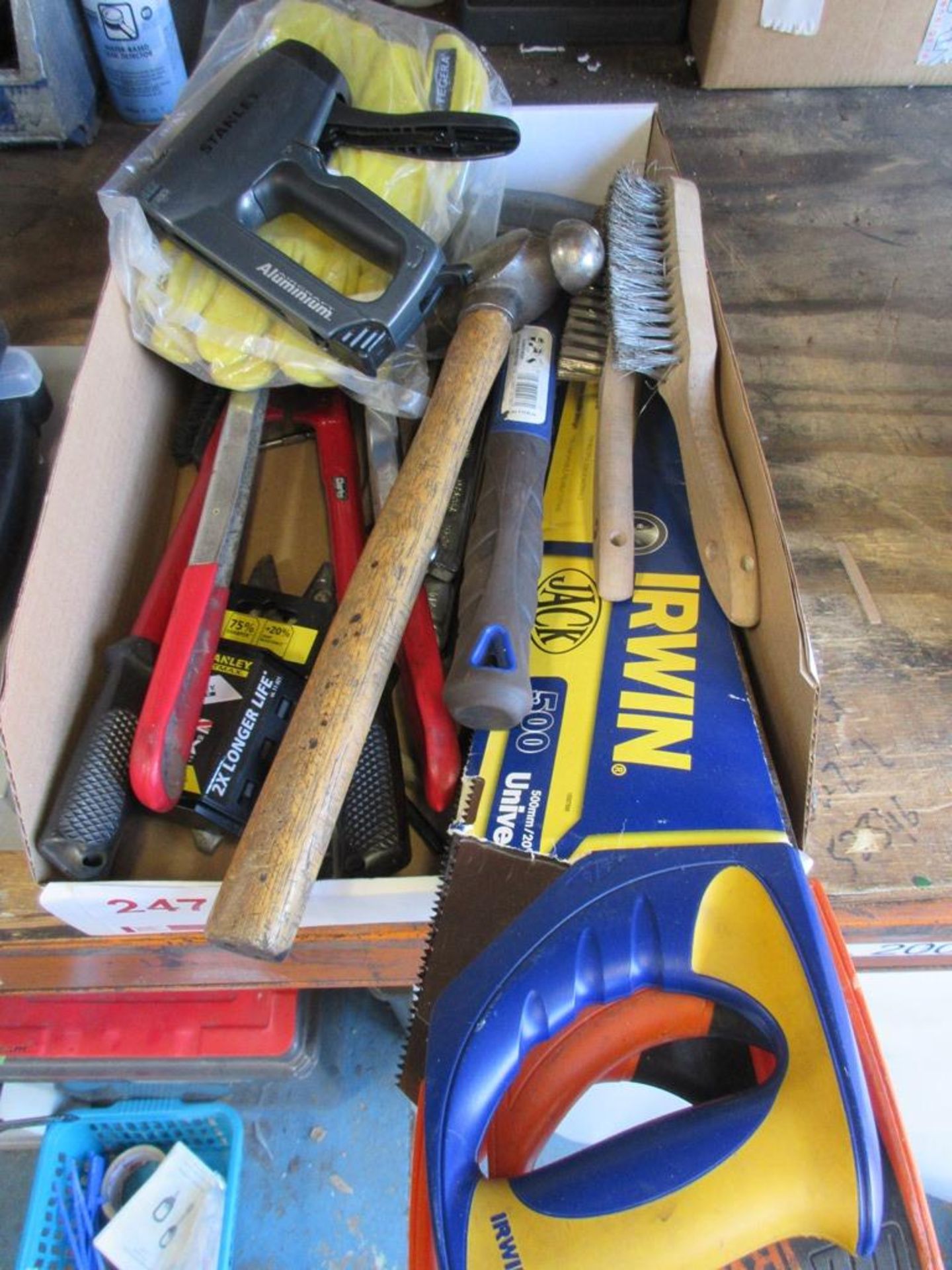 Assorted hand tools including 2 spray guns, hand saws, wire brushes, bending callipers, screws, - Image 2 of 4