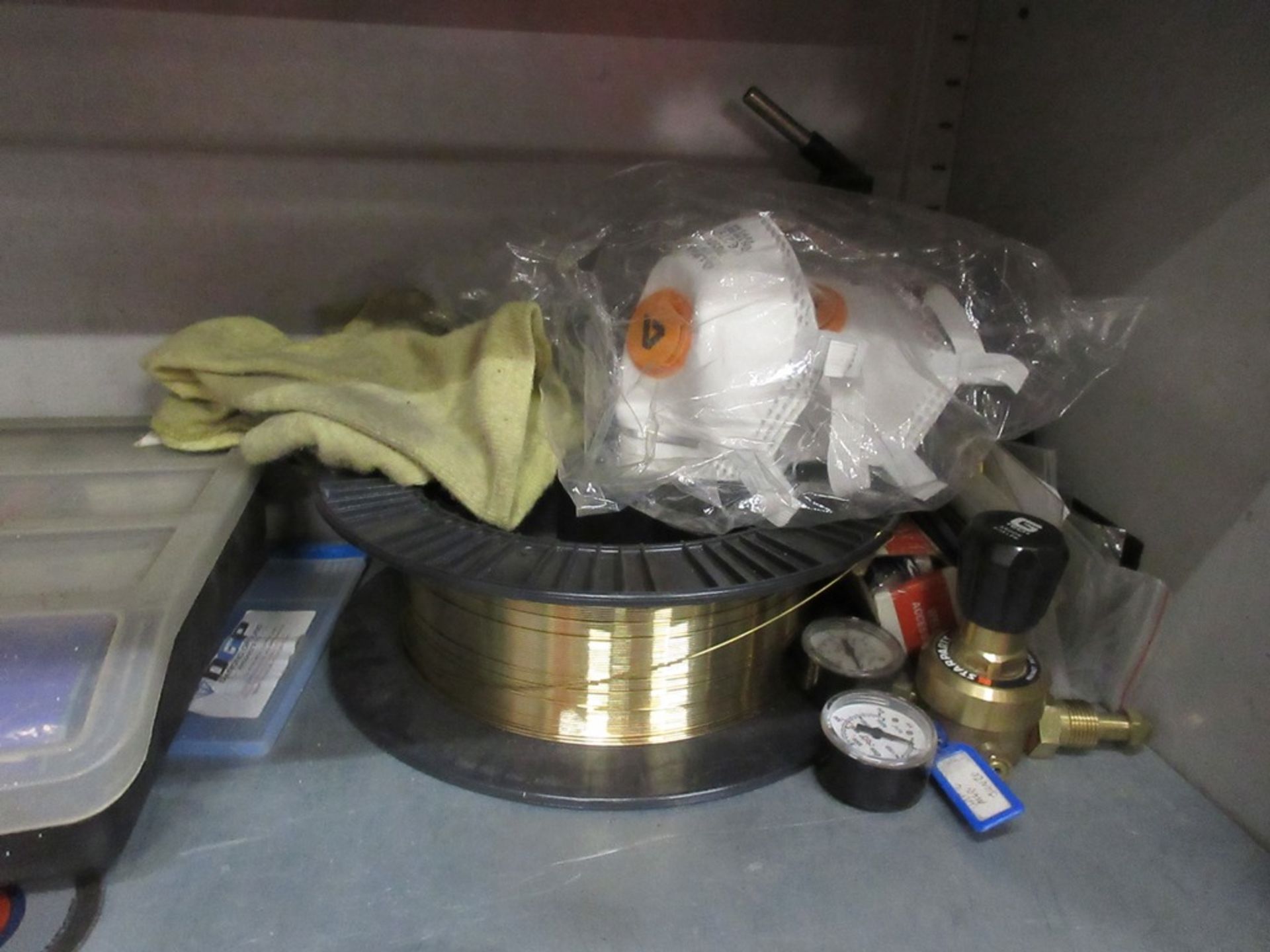 Cupboards and contents including welding rods, weld wire, gas regulators, ESAB warrior welding mask, - Bild 5 aus 7