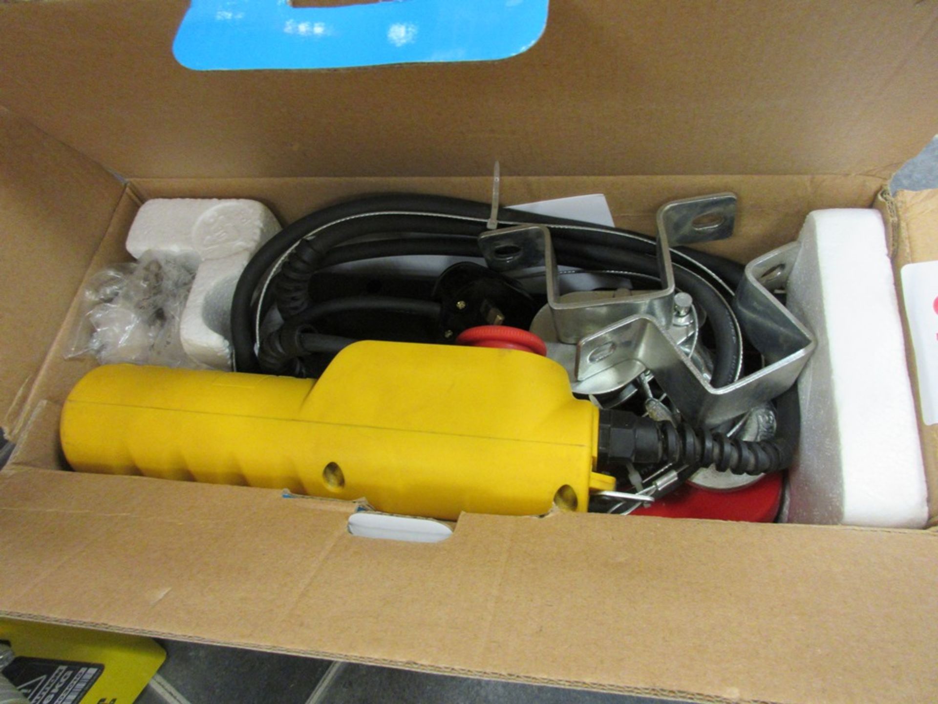 Hilka 250kg electric hoist NB: This item has no record of Thorough Examination. The purchaser must - Image 2 of 3