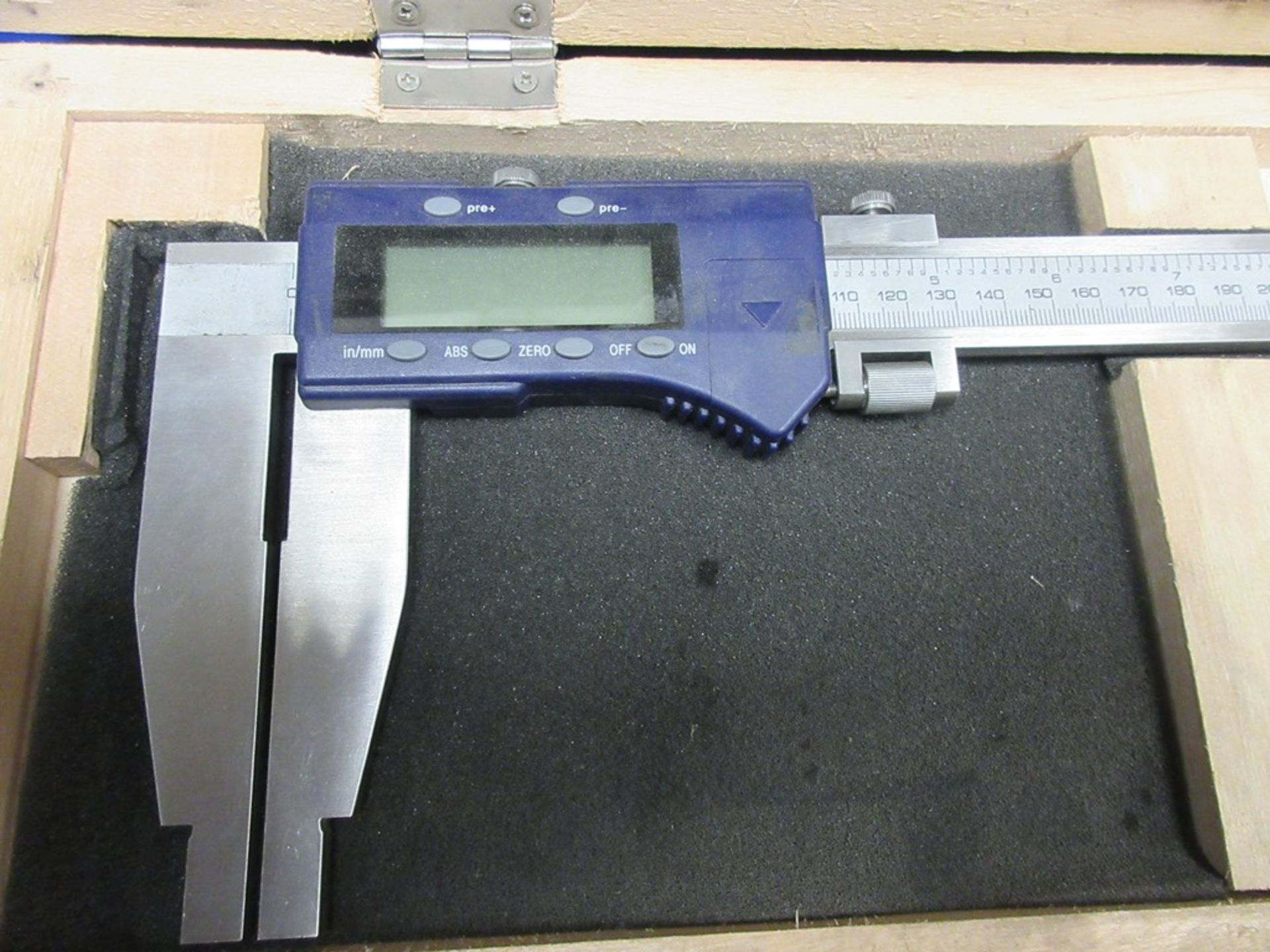 Unbadged electronic digital callipers - Image 2 of 3