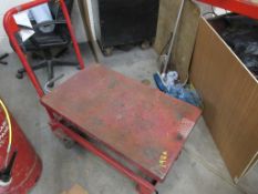 Clarke Strong Arm hydraulic lifting table, model HTZ500 NB: This item has no record of Thorough