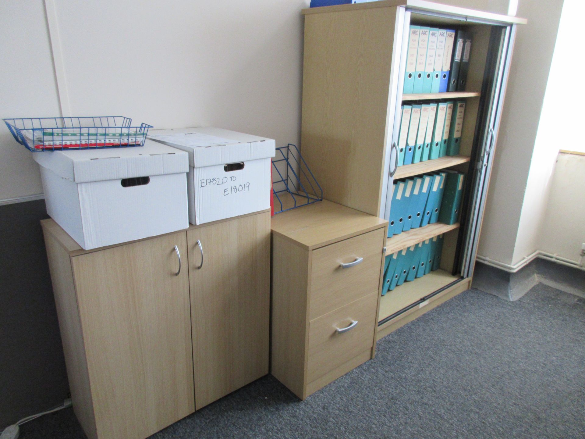 Two wood effect corner workstations, 5 x 3-drawer pedestal units, 1 x 2-drawer filing cabinet, - Image 4 of 5