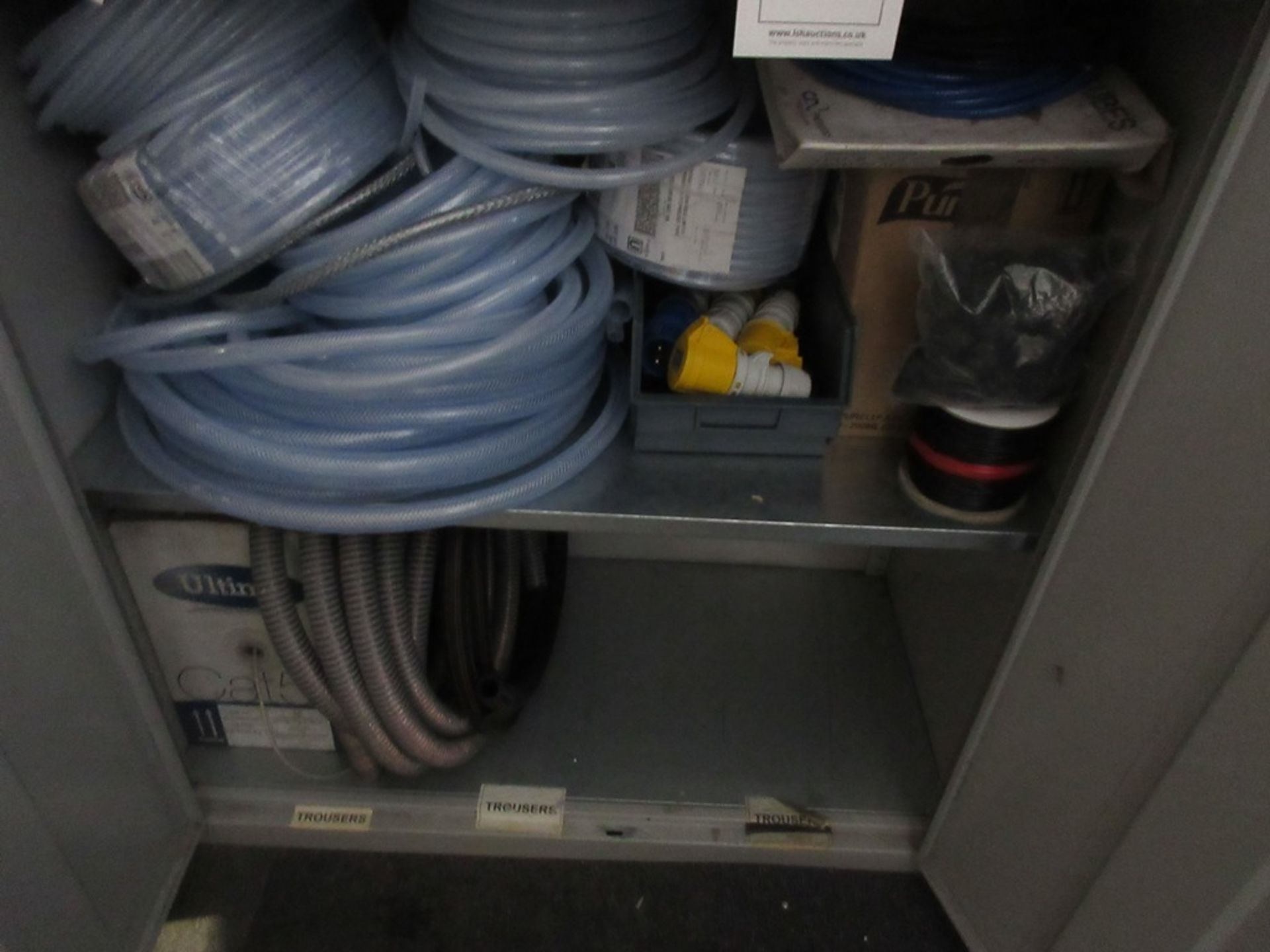 Cupboard and contents including various reeled electrical cable, hosing, etc. - Bild 4 aus 7