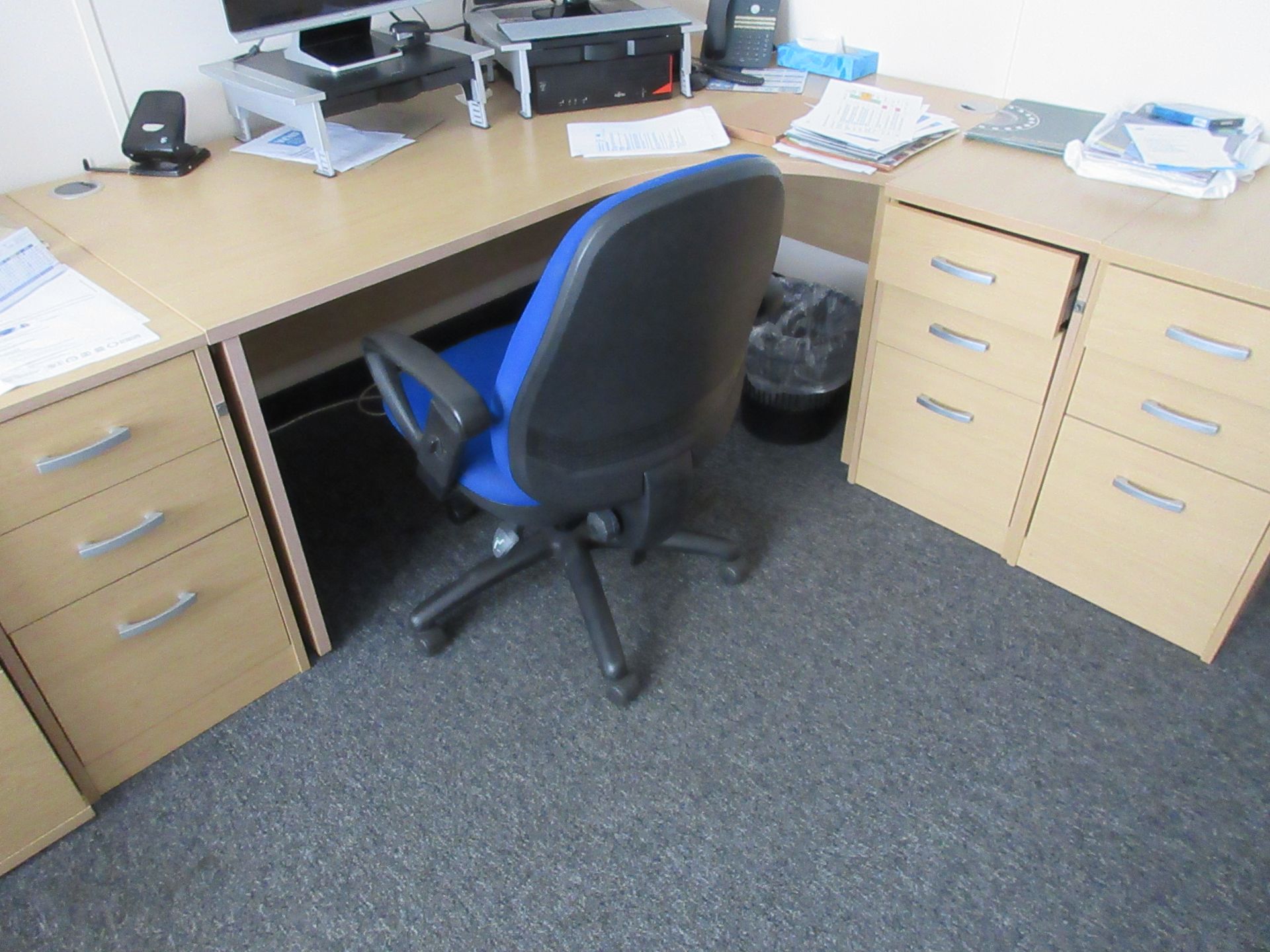 Two wood effect corner workstations, 5 x 3-drawer pedestal units, 1 x 2-drawer filing cabinet, - Image 2 of 5