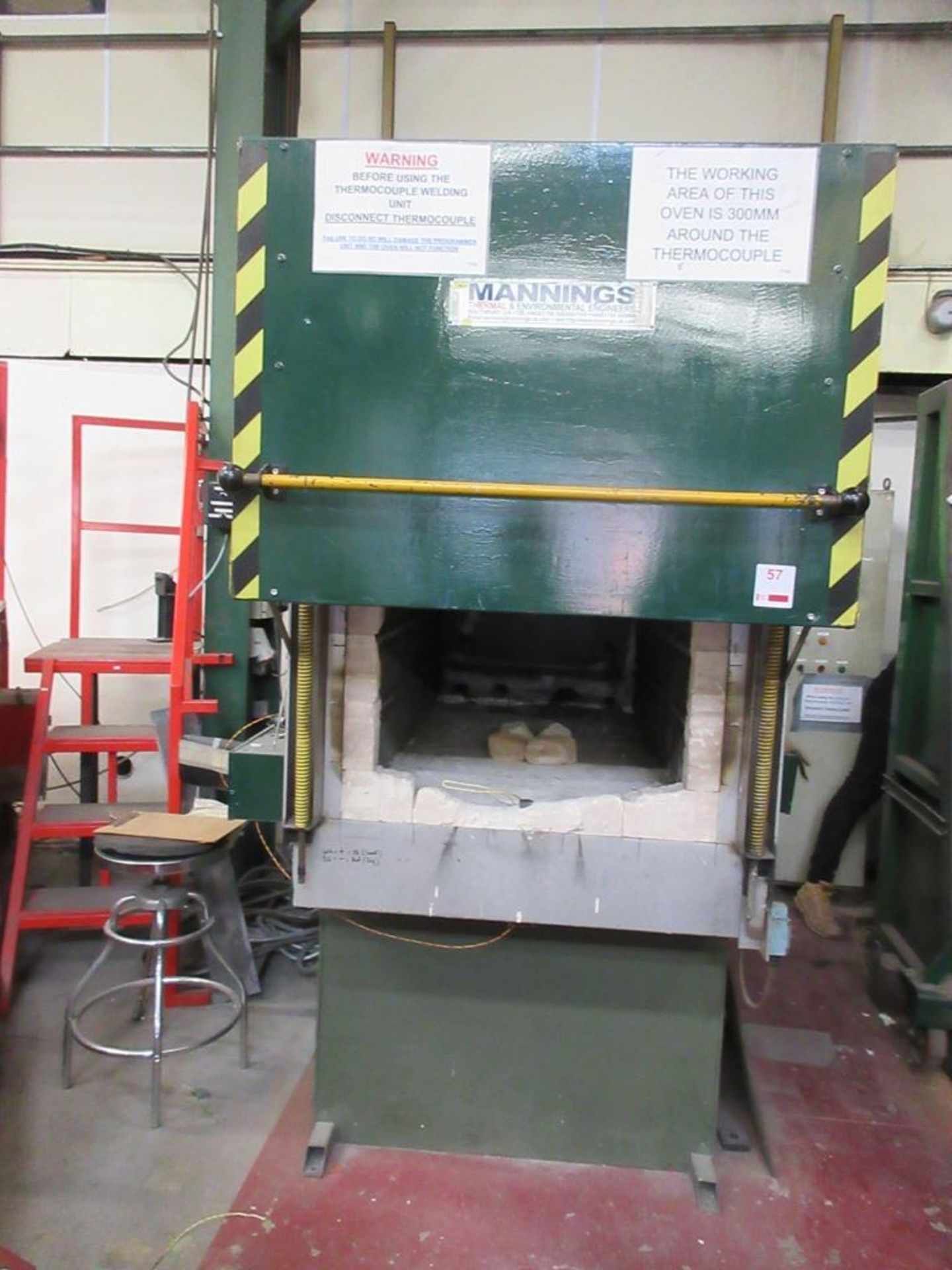 Mannings electric lever door furnace, working area 300mm, aperture 680 x 460mm, depth 1500mm, with - Image 3 of 7