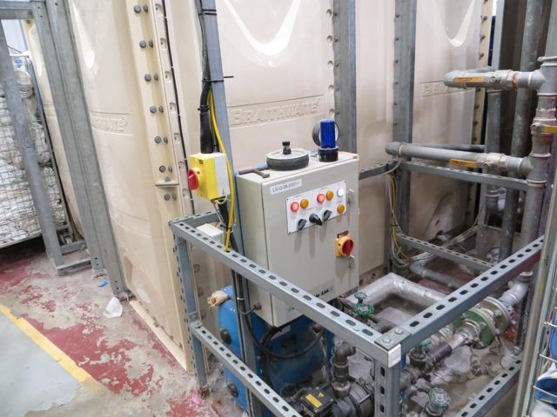 Voss CBW 15 compartment tunnel washing machine complete with entry and exit conveyors, Braithwaite - Image 13 of 15