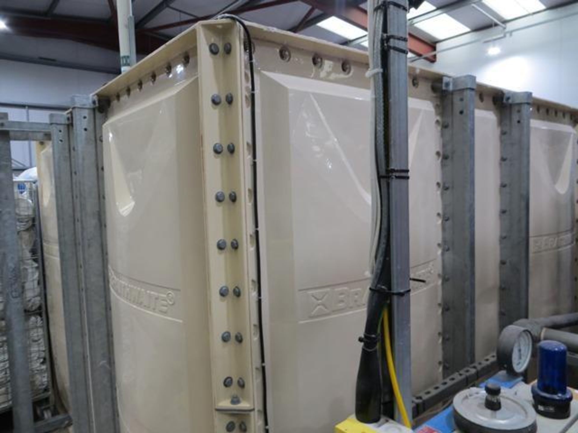 Voss CBW 15 compartment tunnel washing machine complete with entry and exit conveyors, Braithwaite - Image 14 of 15