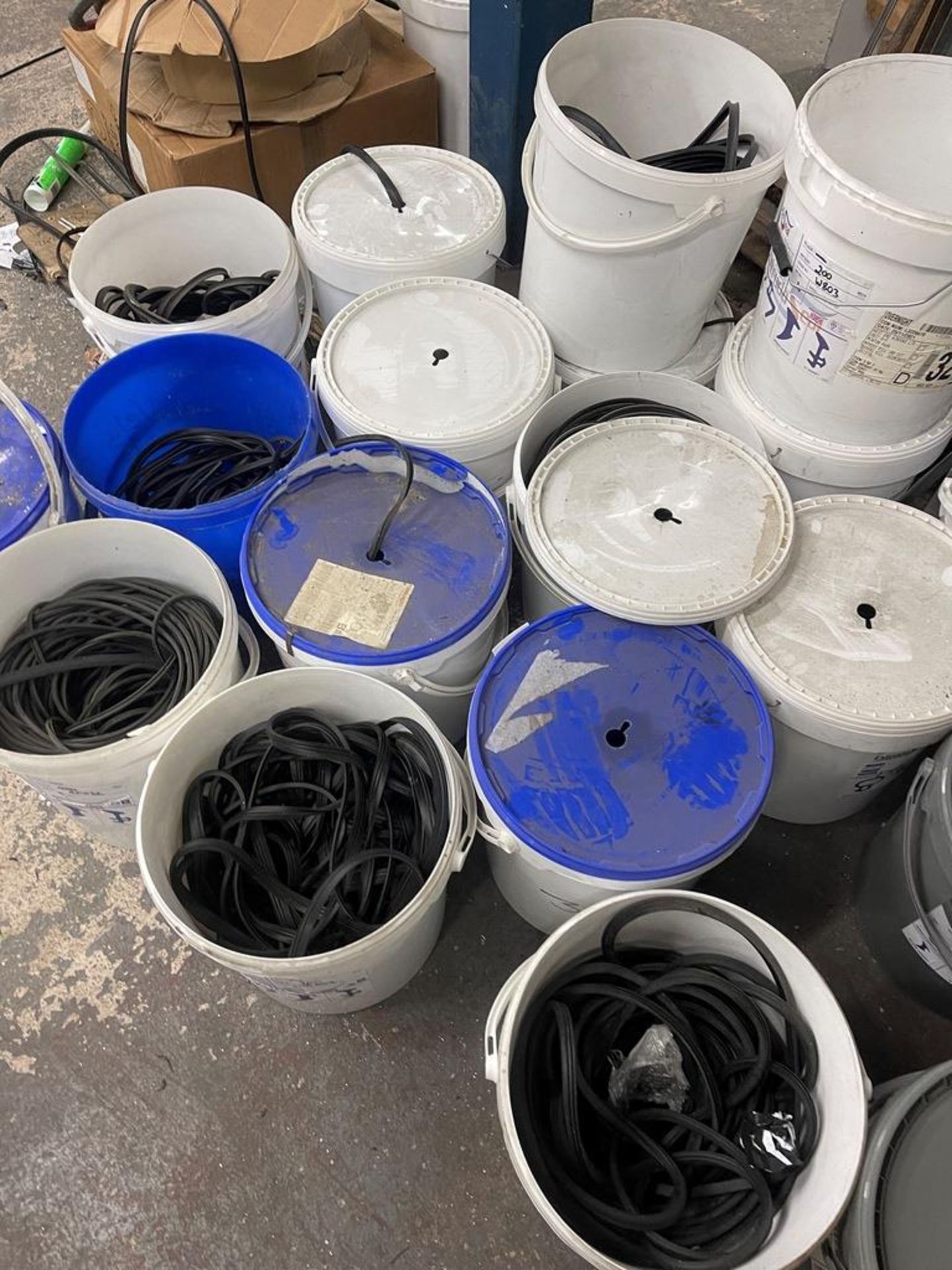 Twenty five buckets and 15 rolls of various rubber gaskets - Image 4 of 4