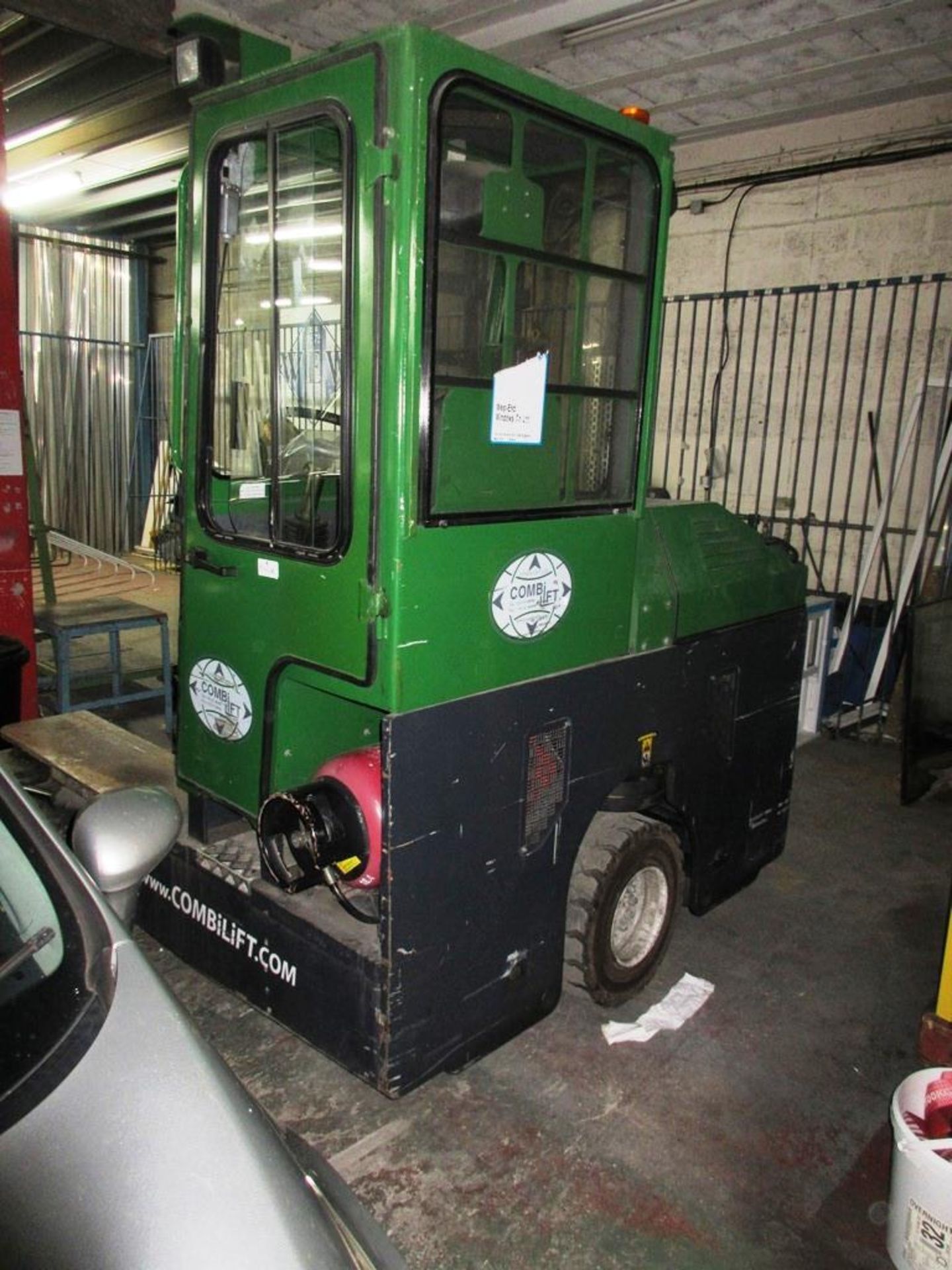 Combi Lift 3000 LPG 3 wheel forklift truck, serial no 2584 (2003), 1909 recorded hours NB: This item - Image 3 of 9