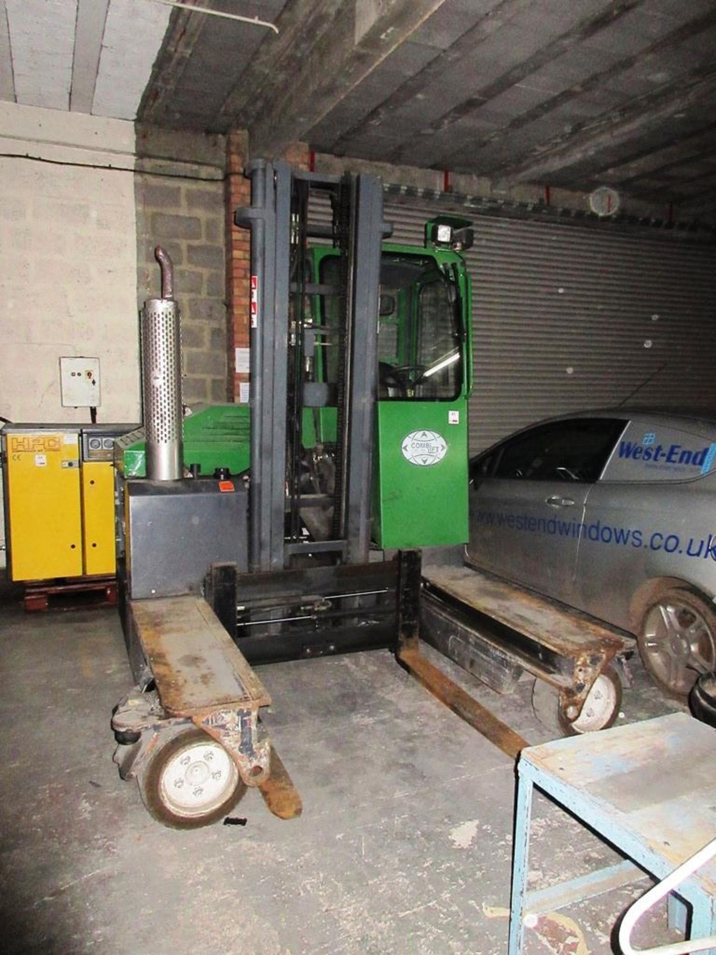 Combi Lift 3000 LPG 3 wheel forklift truck, serial no 2584 (2003), 1909 recorded hours NB: This item - Image 2 of 9