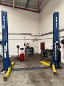 Bendpak twin post vehicle lift