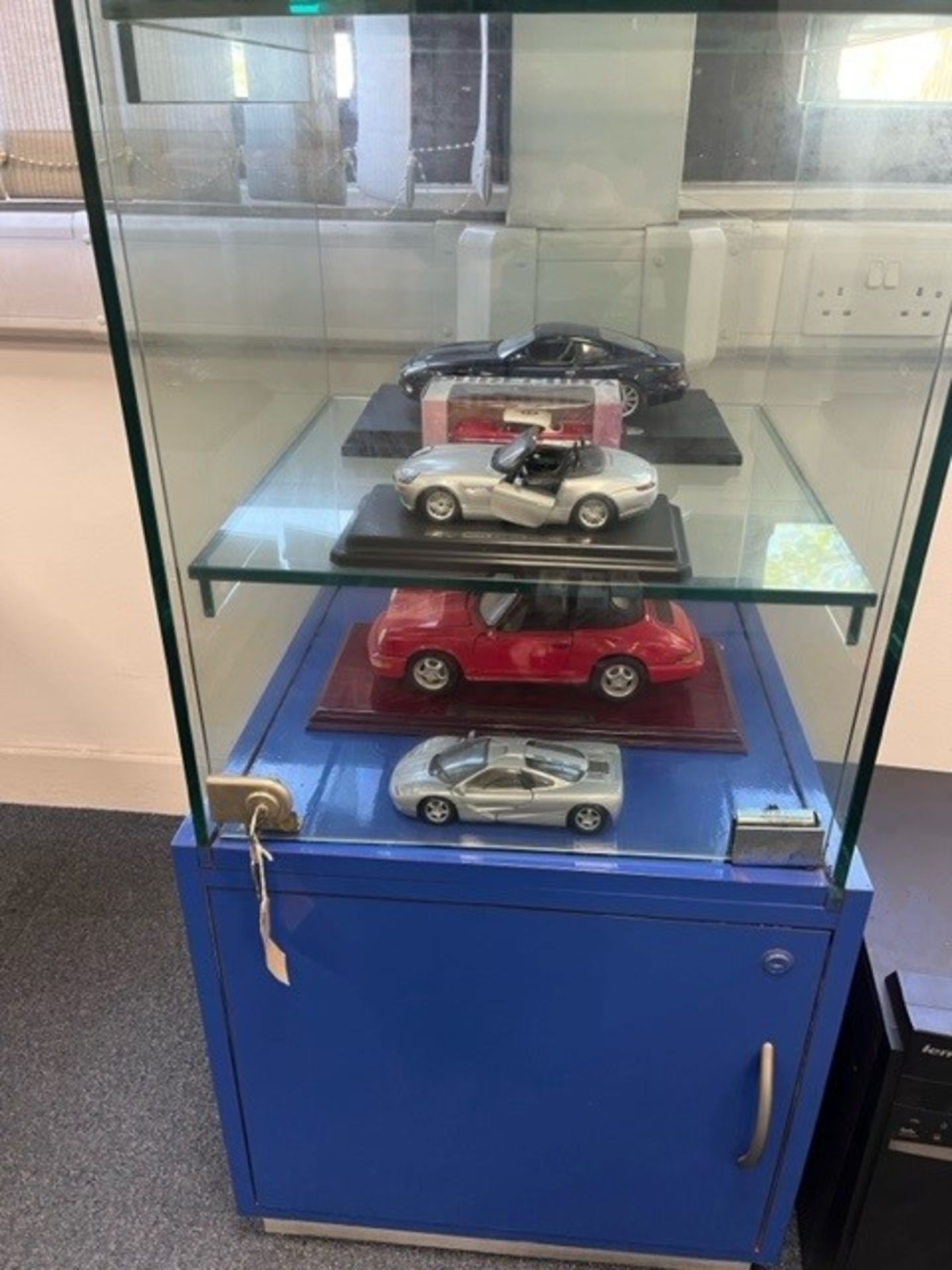 Glass display cabinet and contents ( 11 various model cars) - Image 5 of 5