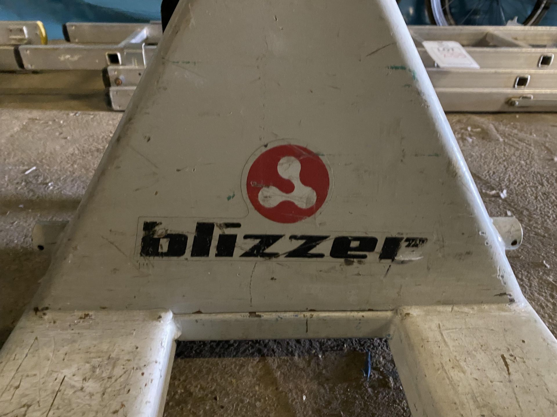 Blizzer 2200kg pallet truck - Image 3 of 4