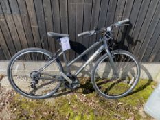 Trek Bike, 17" frame size, tyre sizes: front 700 x 35, back 700 x 35