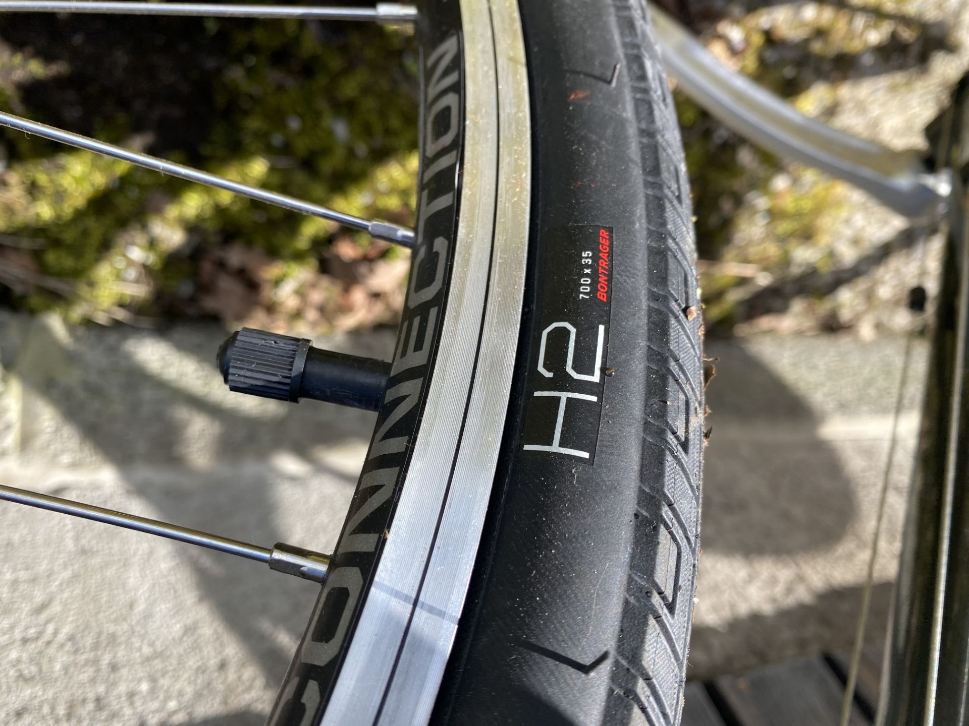 Trek Bike, 17" frame size, tyre sizes: front 700 x 35, back 700 x 35 - Image 4 of 5