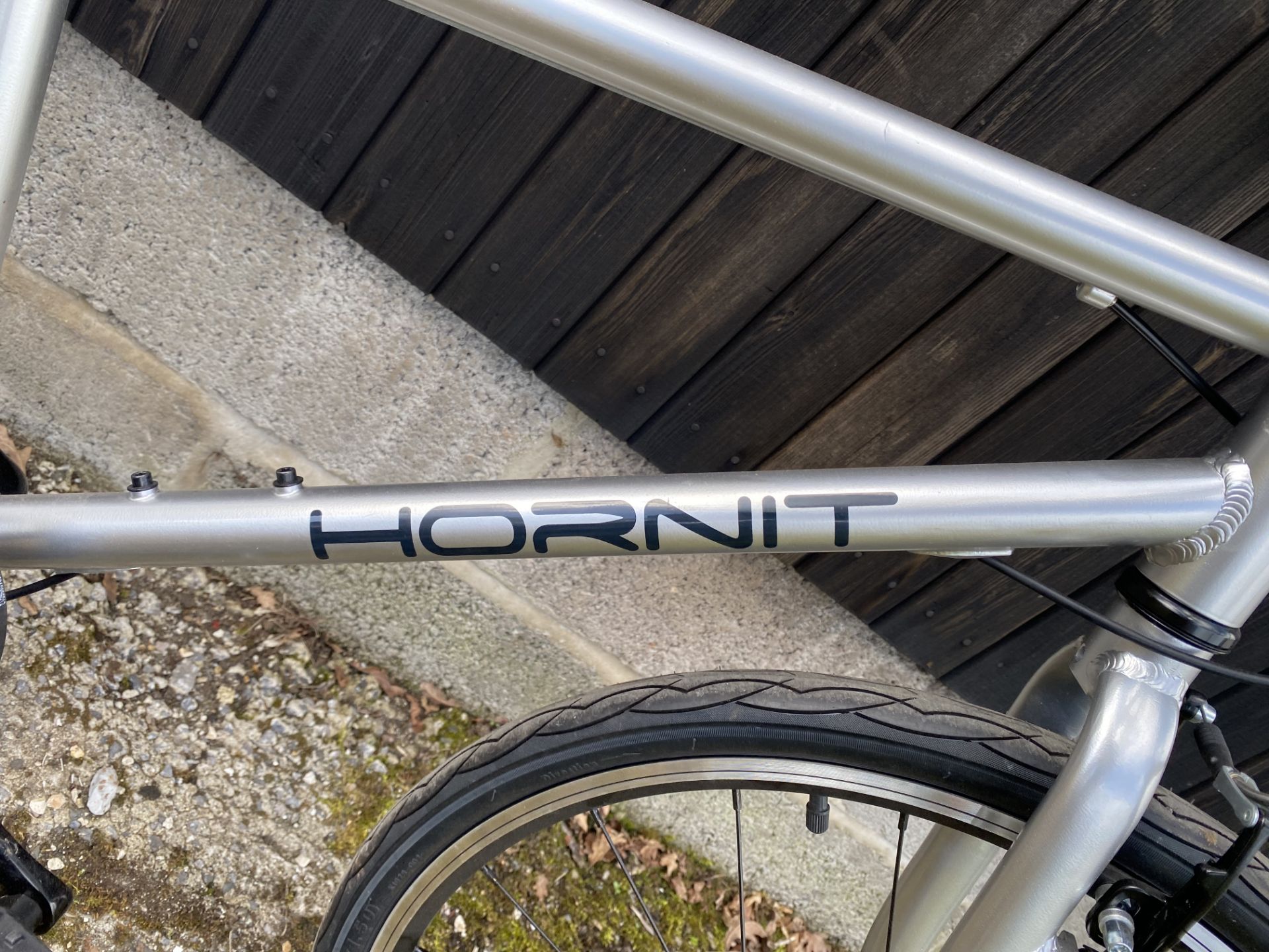 Hornit Hero bike, 13.5" frame size, tyre sizes: front 24 x 1.5, back 24 x 1.5 - Image 2 of 5