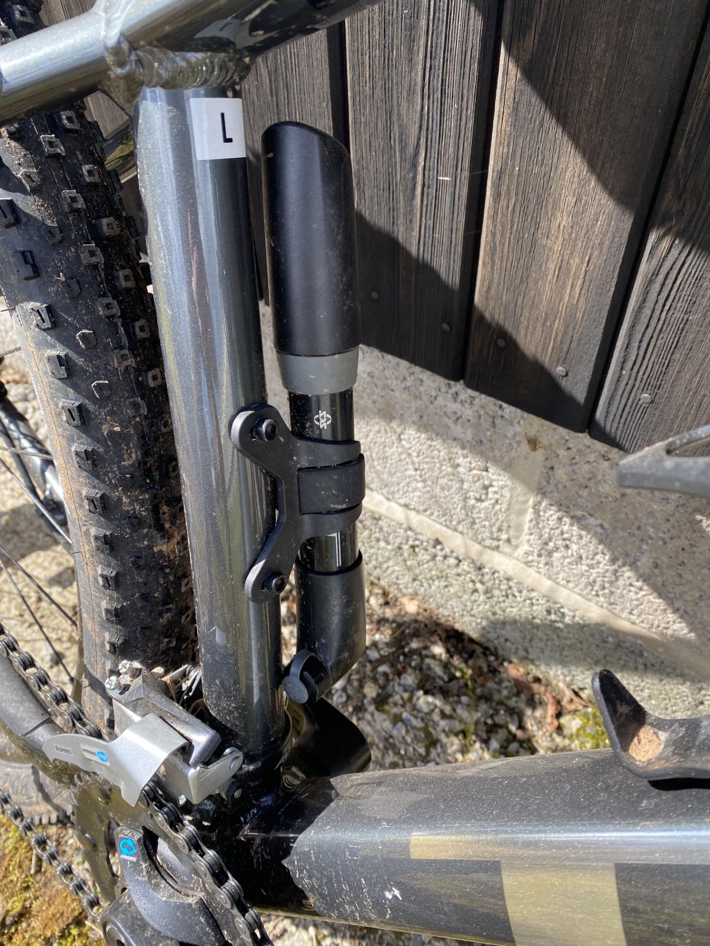 Marlin 5 Trek bike with frame mounted tyre pump, drinks holder & seat bag/tool kit,18.5" frame size, - Image 4 of 8