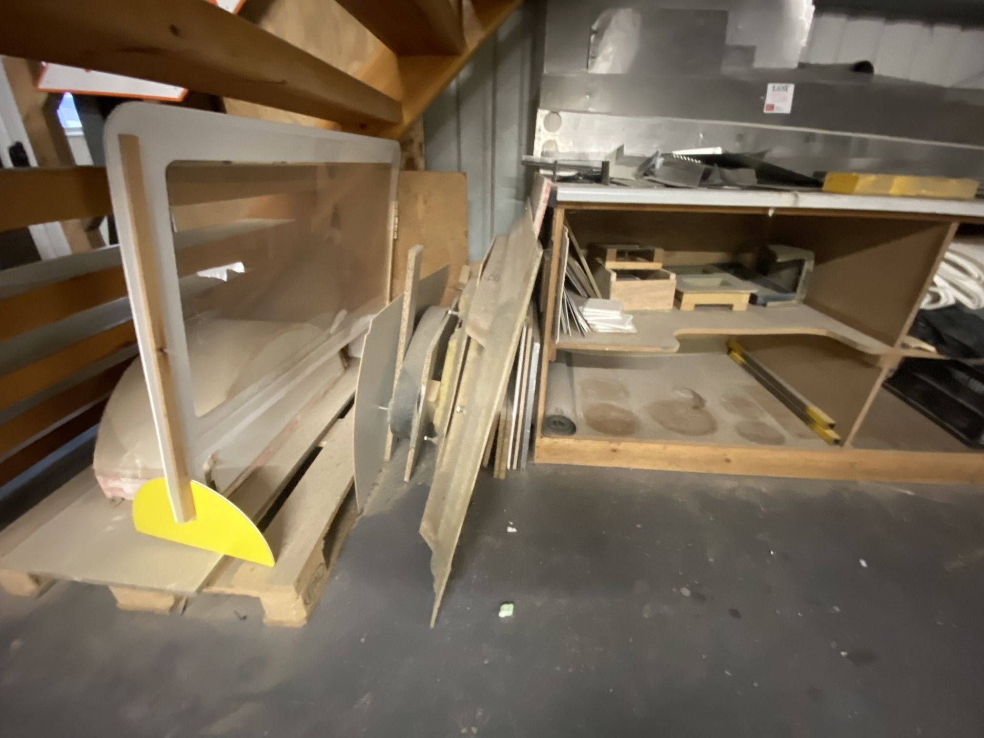 Assorted lot to include contents of workbench, offcut aluminium, plywood etc. - Image 3 of 7