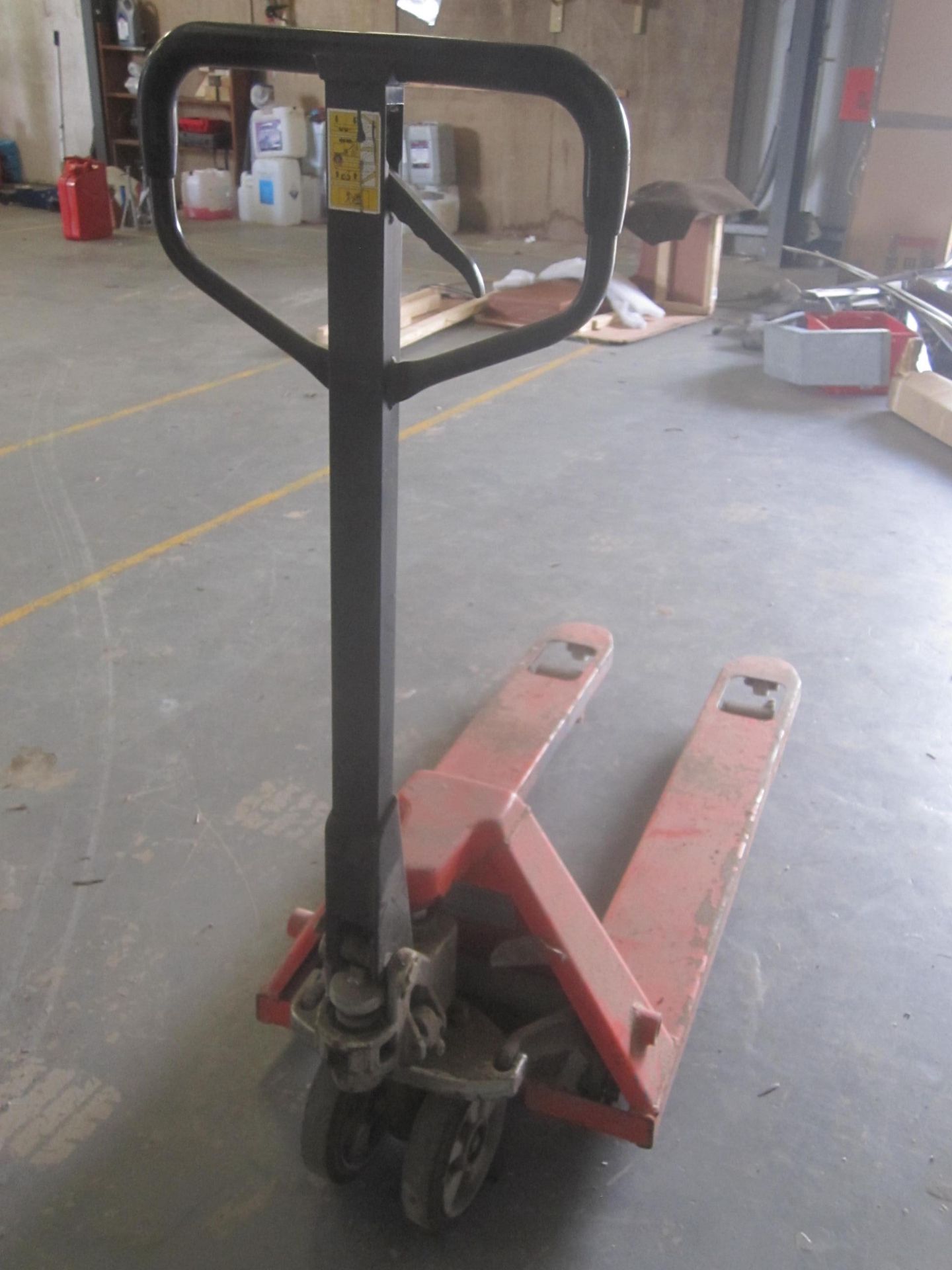 Hydraulic pallet truck - Image 2 of 3
