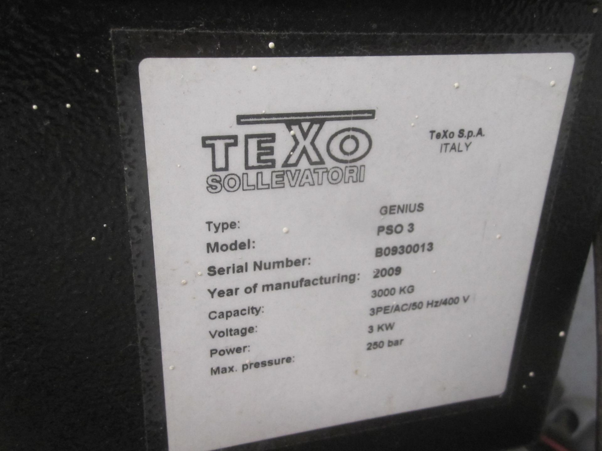 Texo Genius under floor 3000kg vehicle lift, model PS03, serial no. B0930013 (2009) - Image 2 of 3
