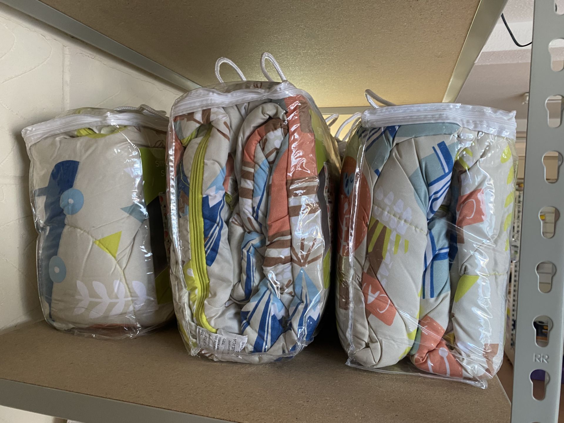 Six child sleeping bags and pillows - Bild 2 aus 4