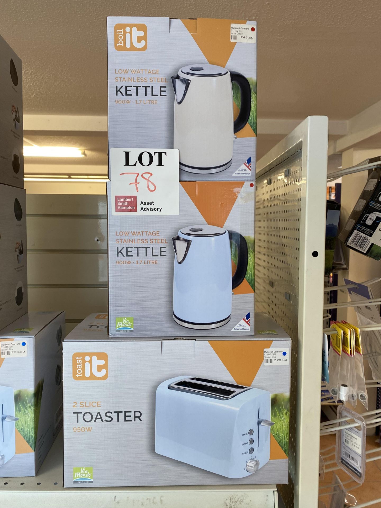 Two kettles, one toaster