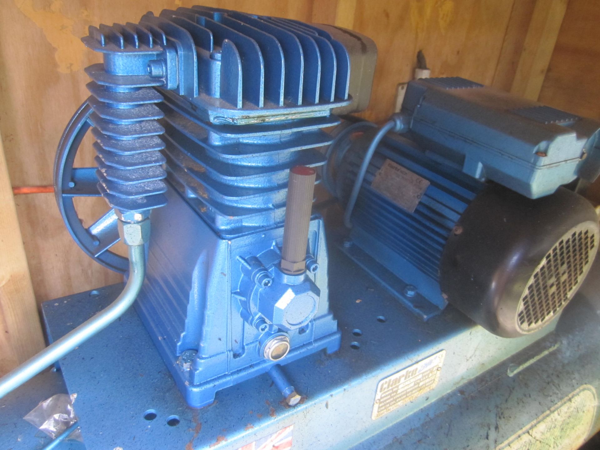 Clarke reciprocating air compressor set, mounted on horizontal air receiver, model XE18/200 (outside - Image 2 of 4