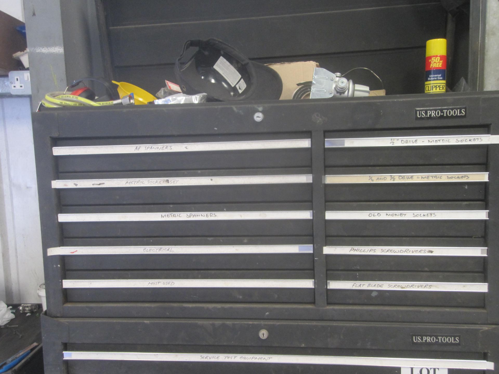 US Pro-Tools mobile mechanic tool box, large, with contents of hand tools - Image 3 of 4