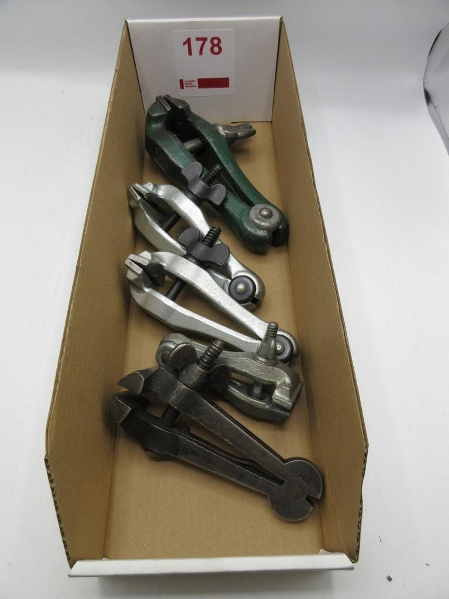 Box hand clamps